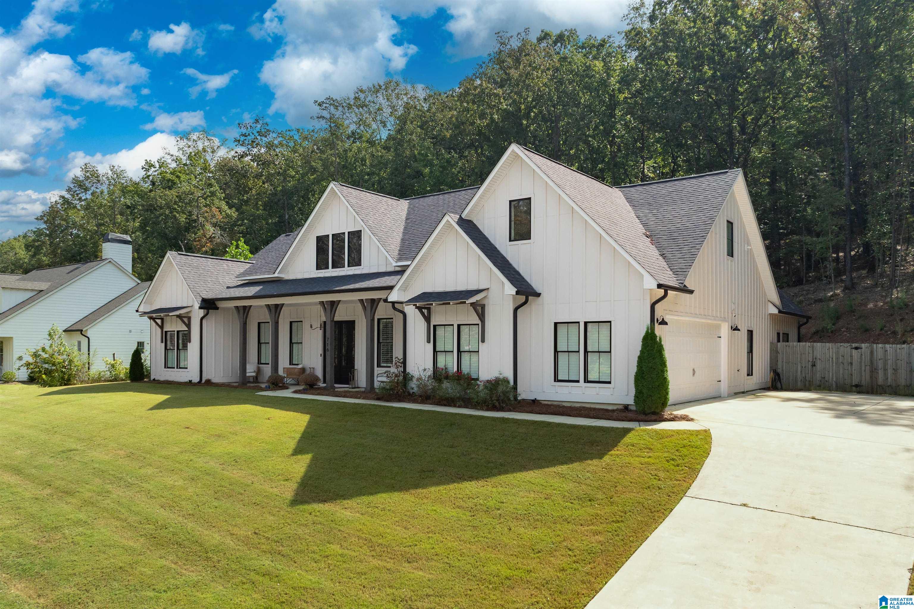 716 HICKORY HOLLOW