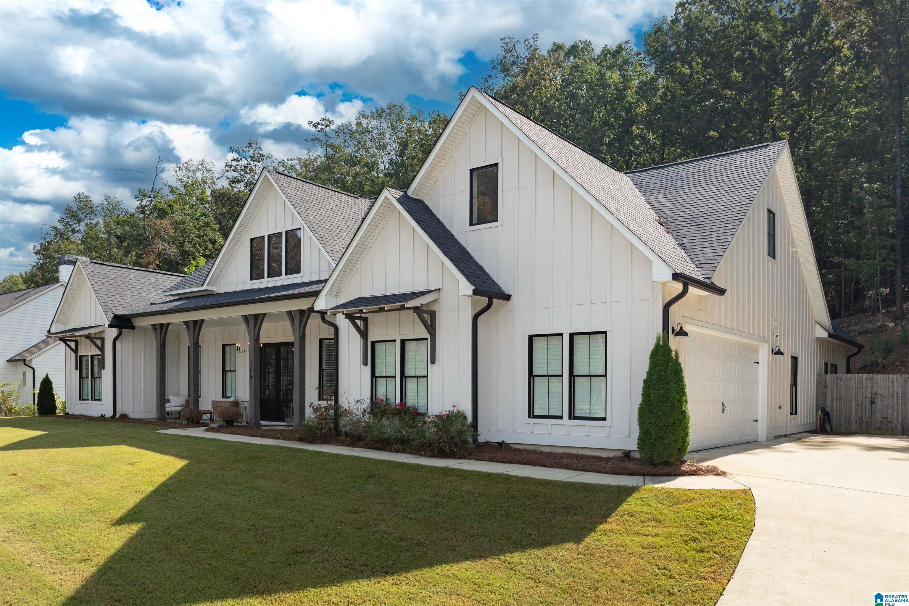 716 HICKORY HOLLOW