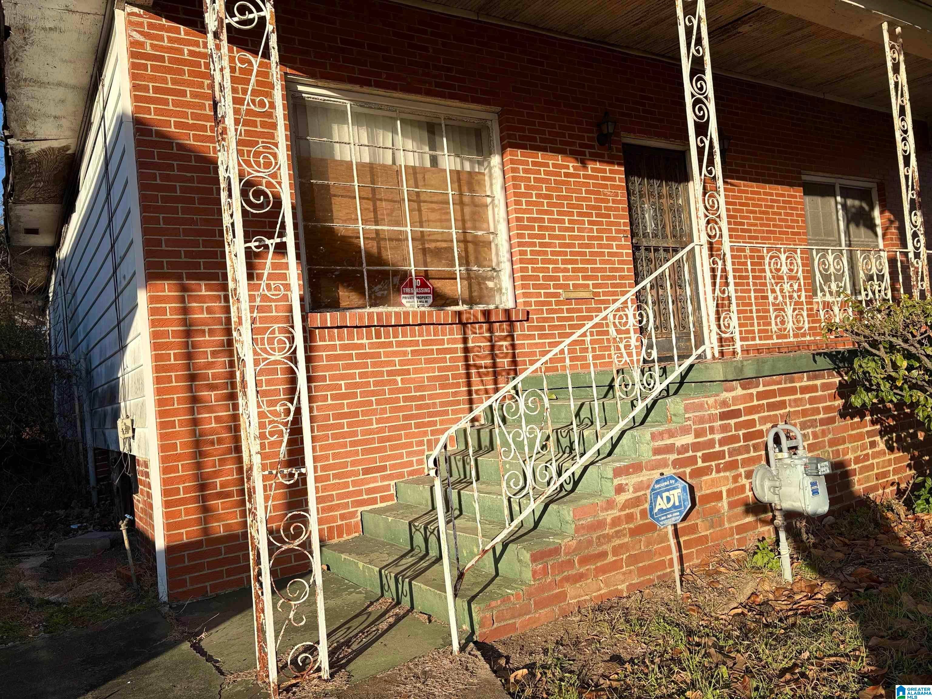 524 N 9TH AVENUE - Photo 2