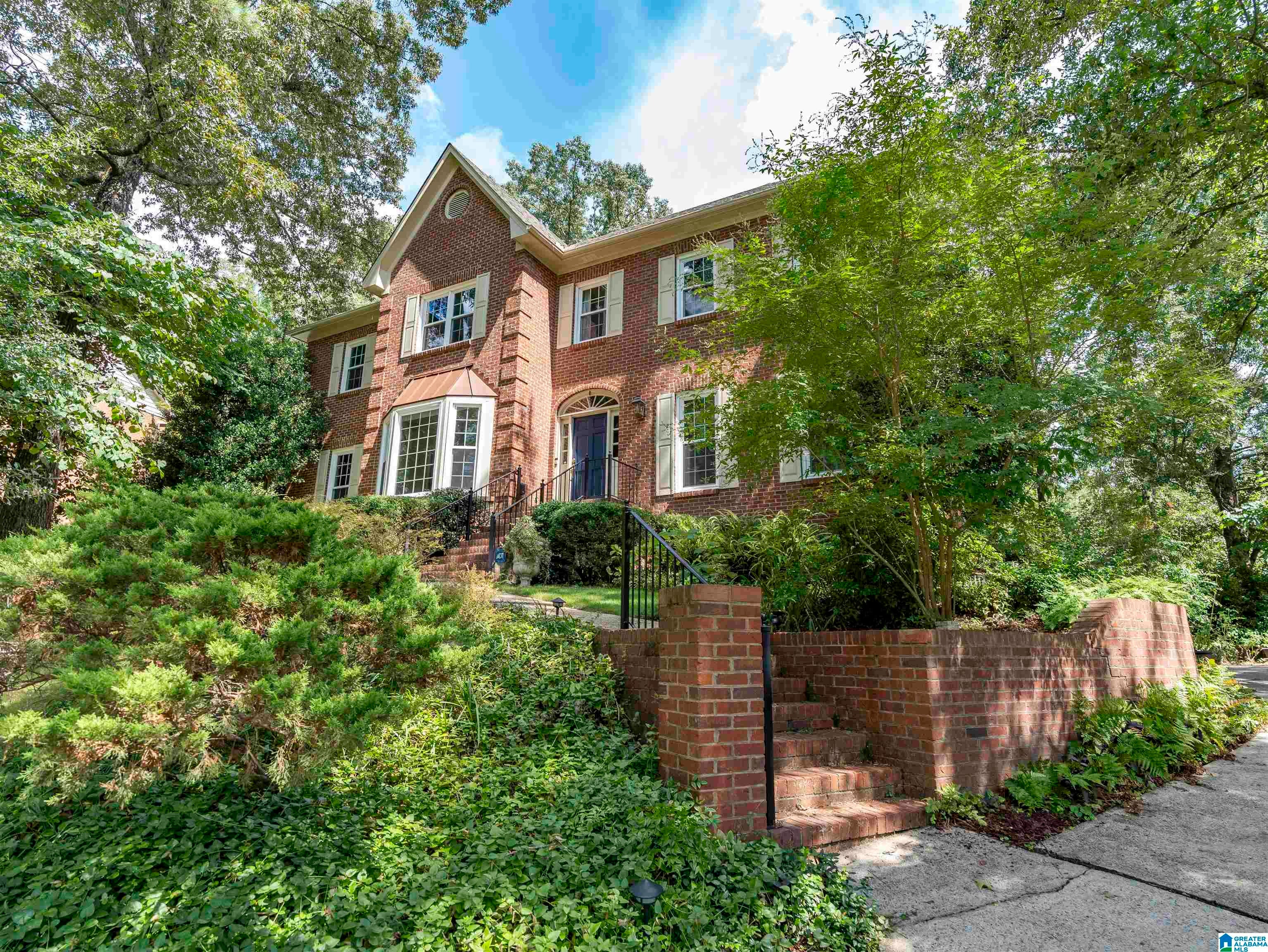 912 TALL PINES LANE