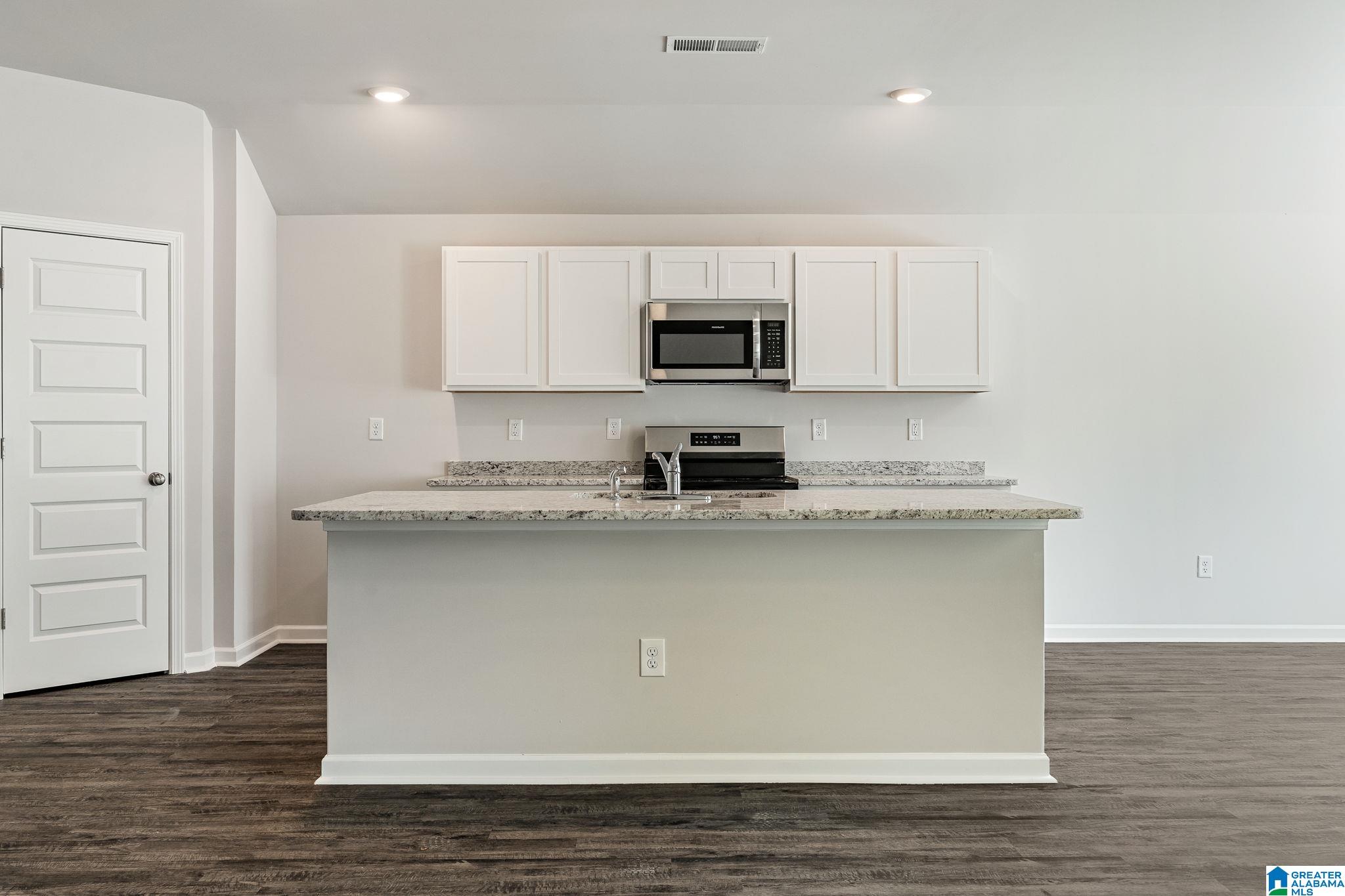 893 CAMDEN LOOP