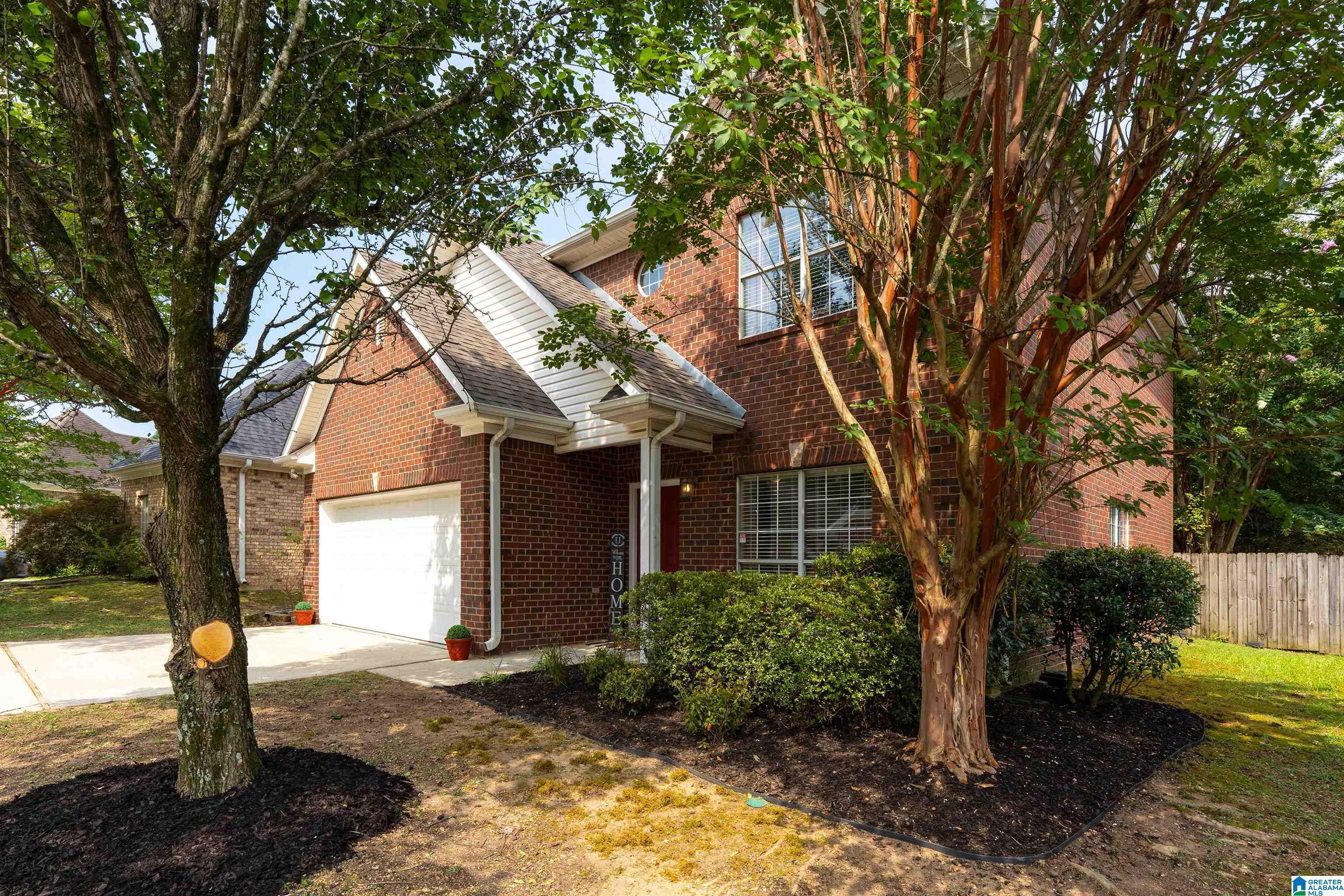 1138 CASTLEMAINE DRIVE