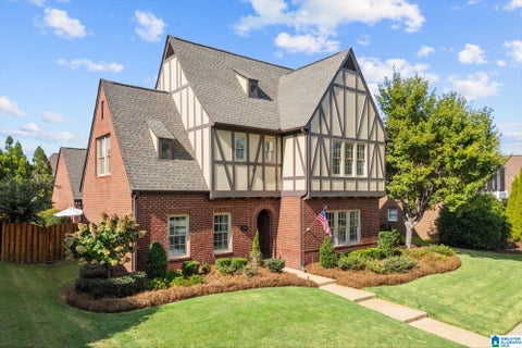 Photo of 2221 Ross Avenue, HOOVER, AL 35226 (MLS # 21465392)