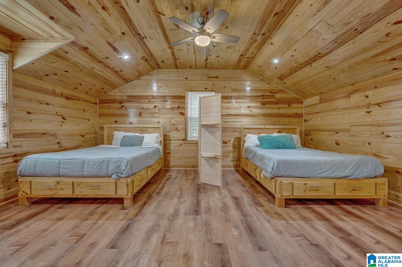 8621 DIVISION AVENUE