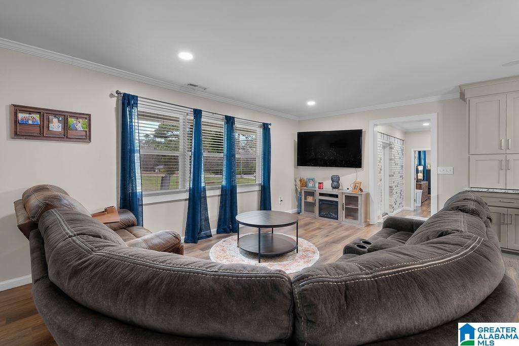 766 N SKYLINE DRIVE