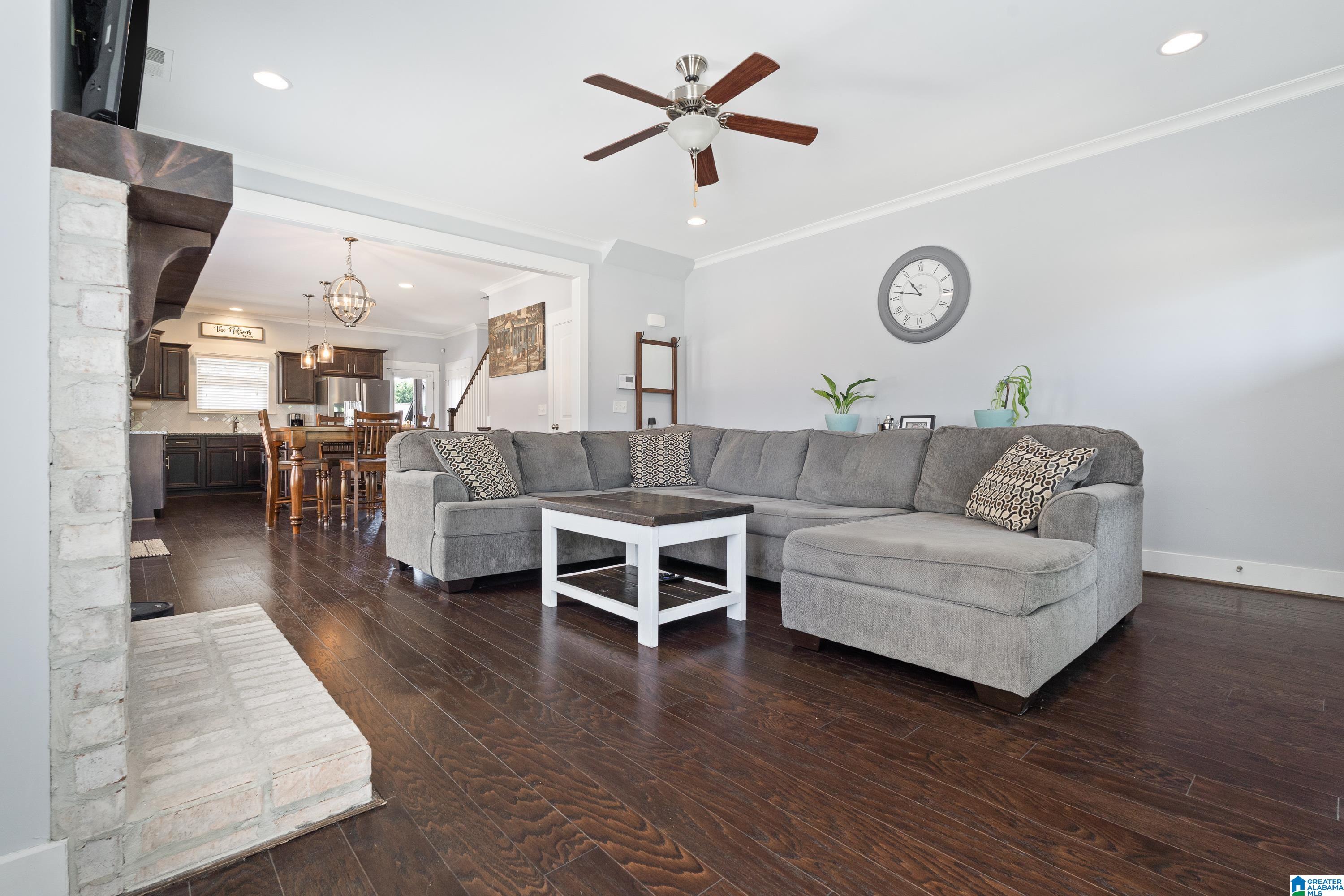 5845 LONGVIEW LANE