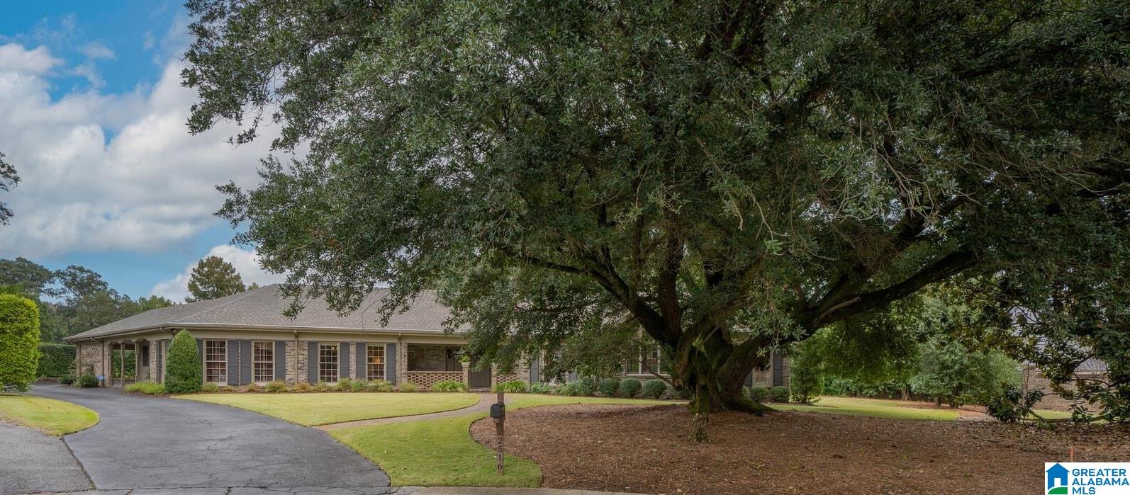 2516 COUNTRY CLUB CIRCLE