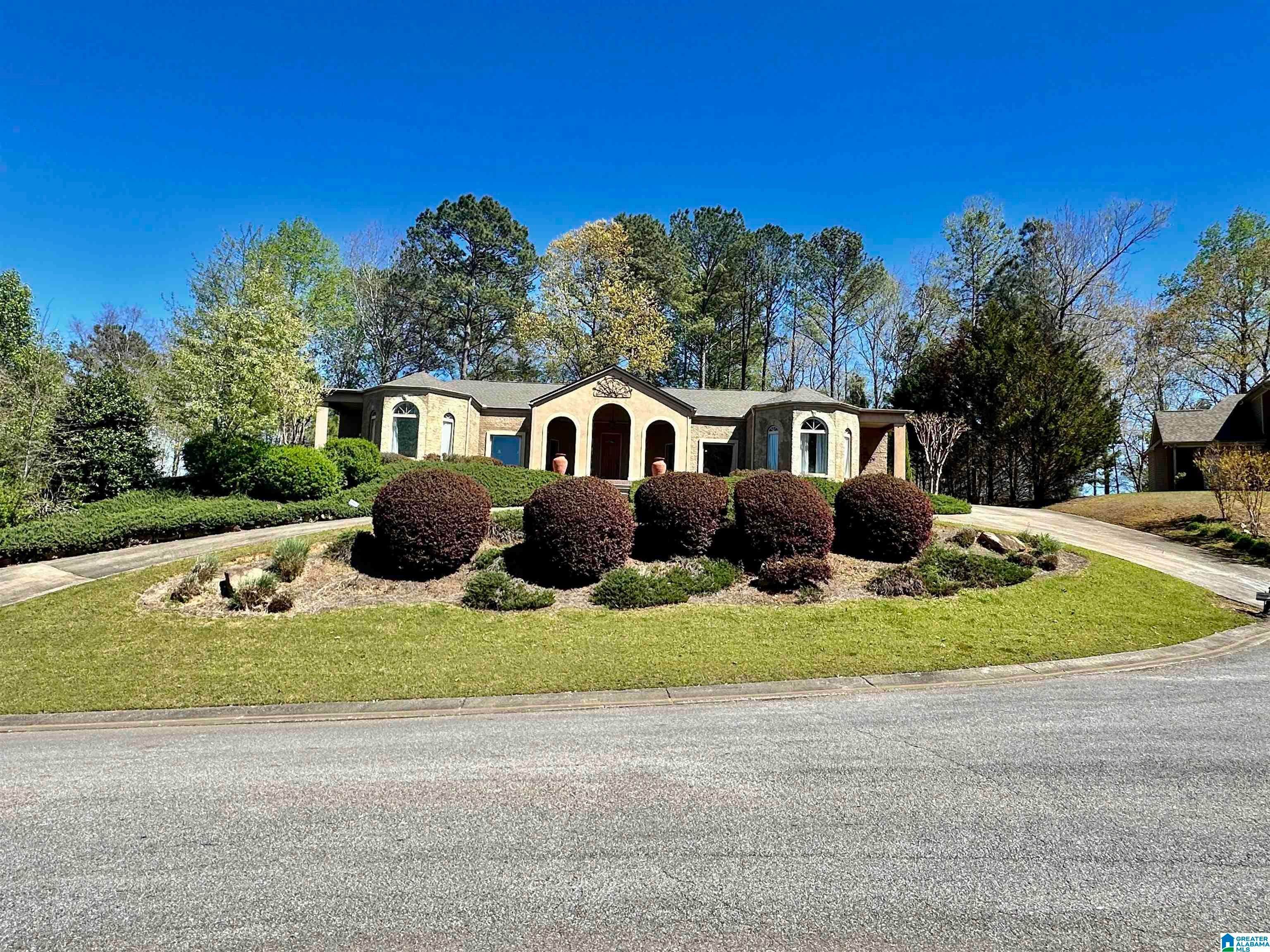 559 WOODBRIDGE TRACE
