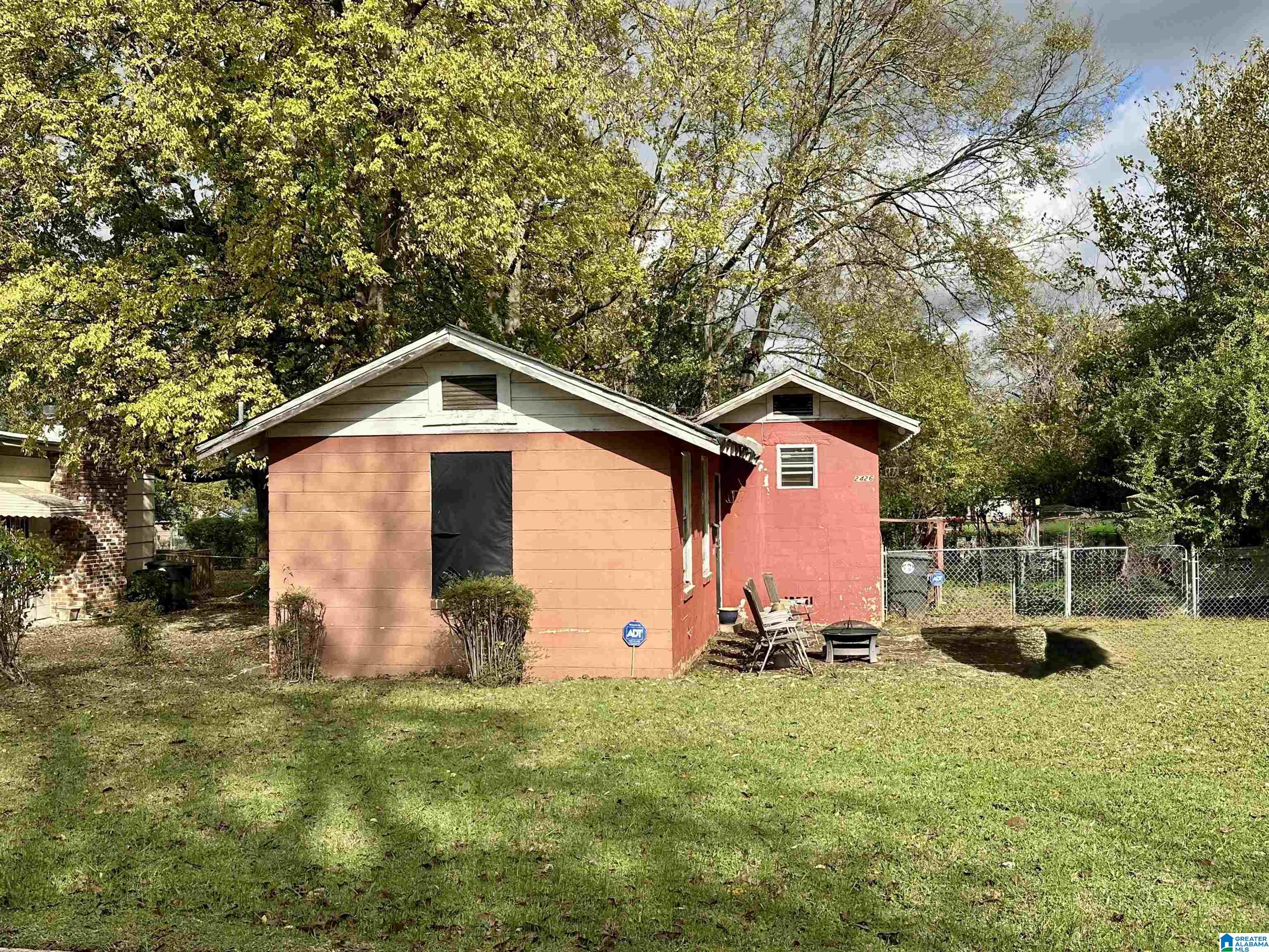 2426 PRINCETON AVENUE SW - Photo 2