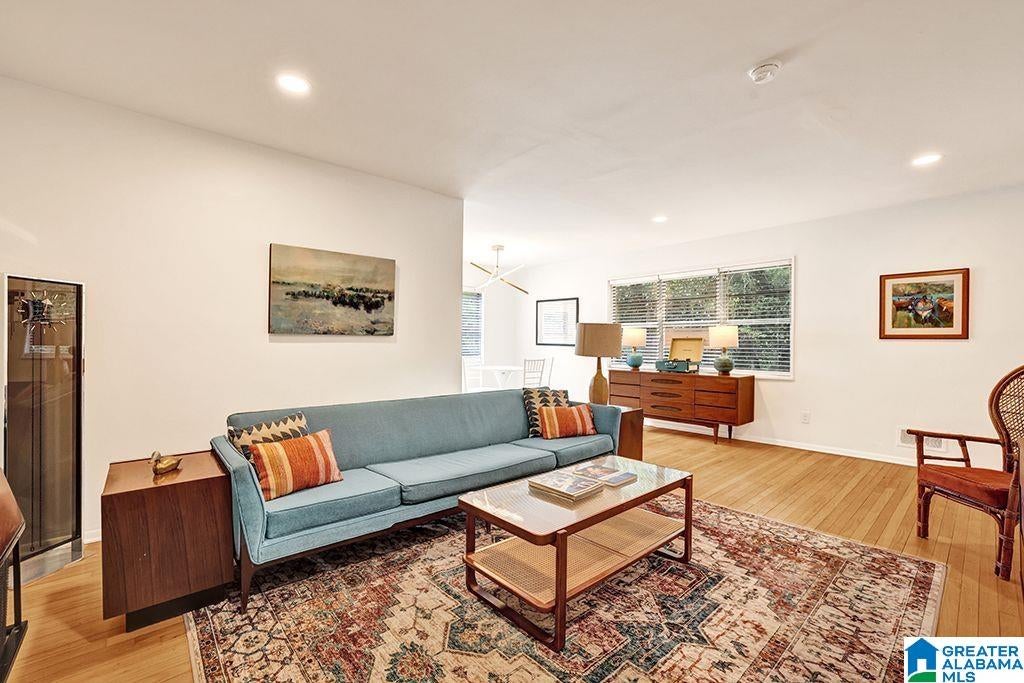 913 REDFERN TRAIL