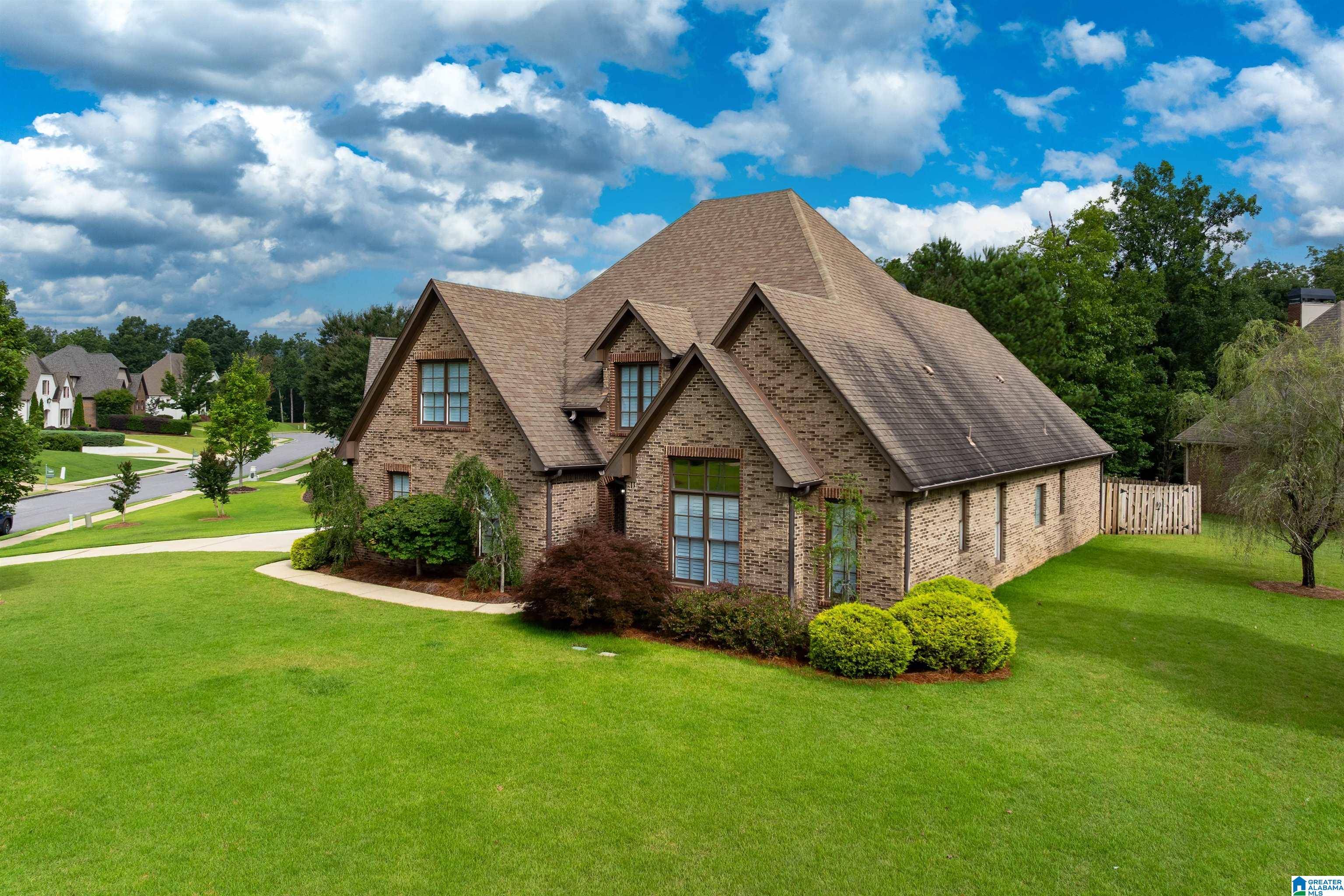 1000 COLUMBIA CIRCLE