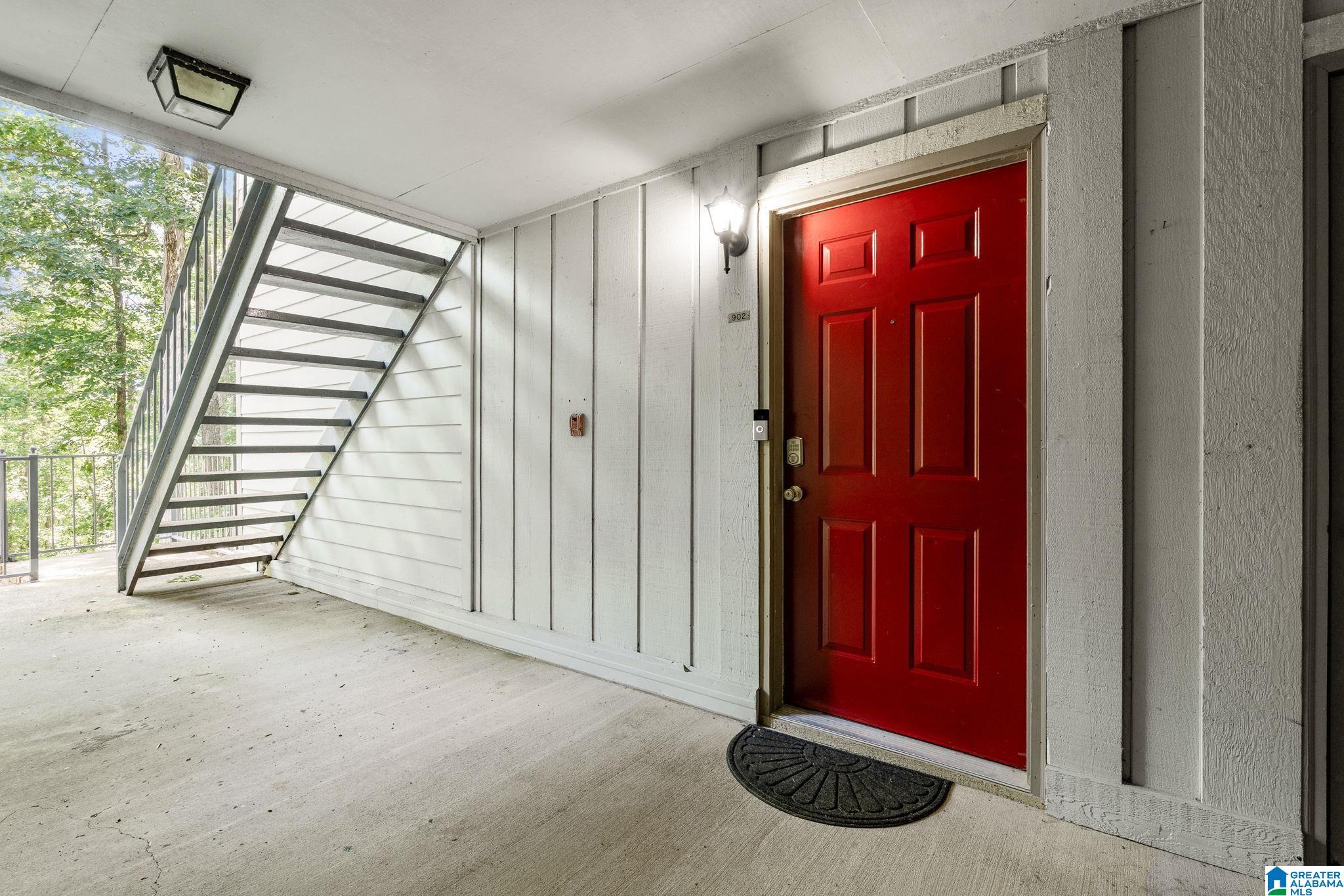 902 GABLES DRIVE 902