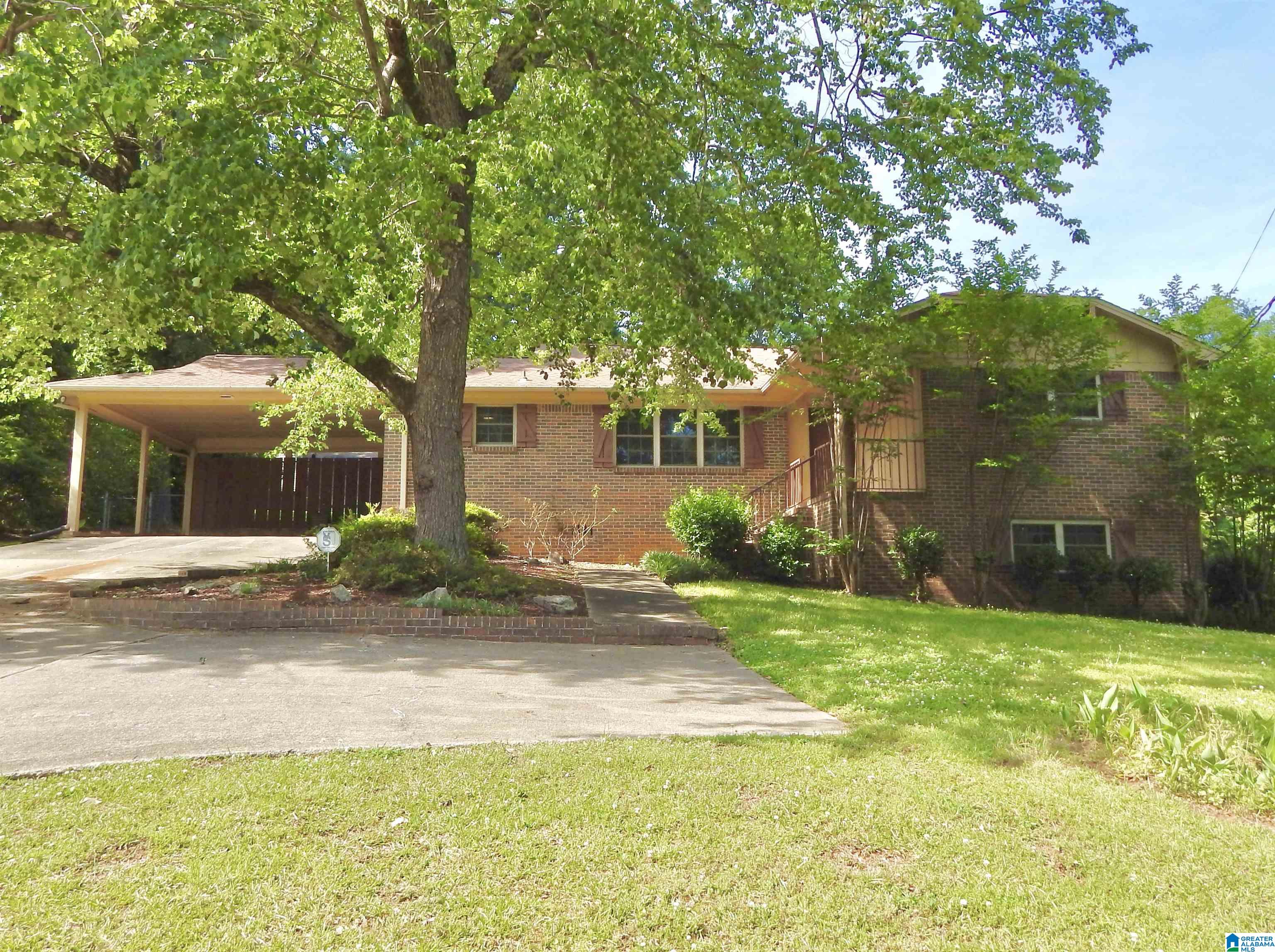 1832 JACOBS LANE