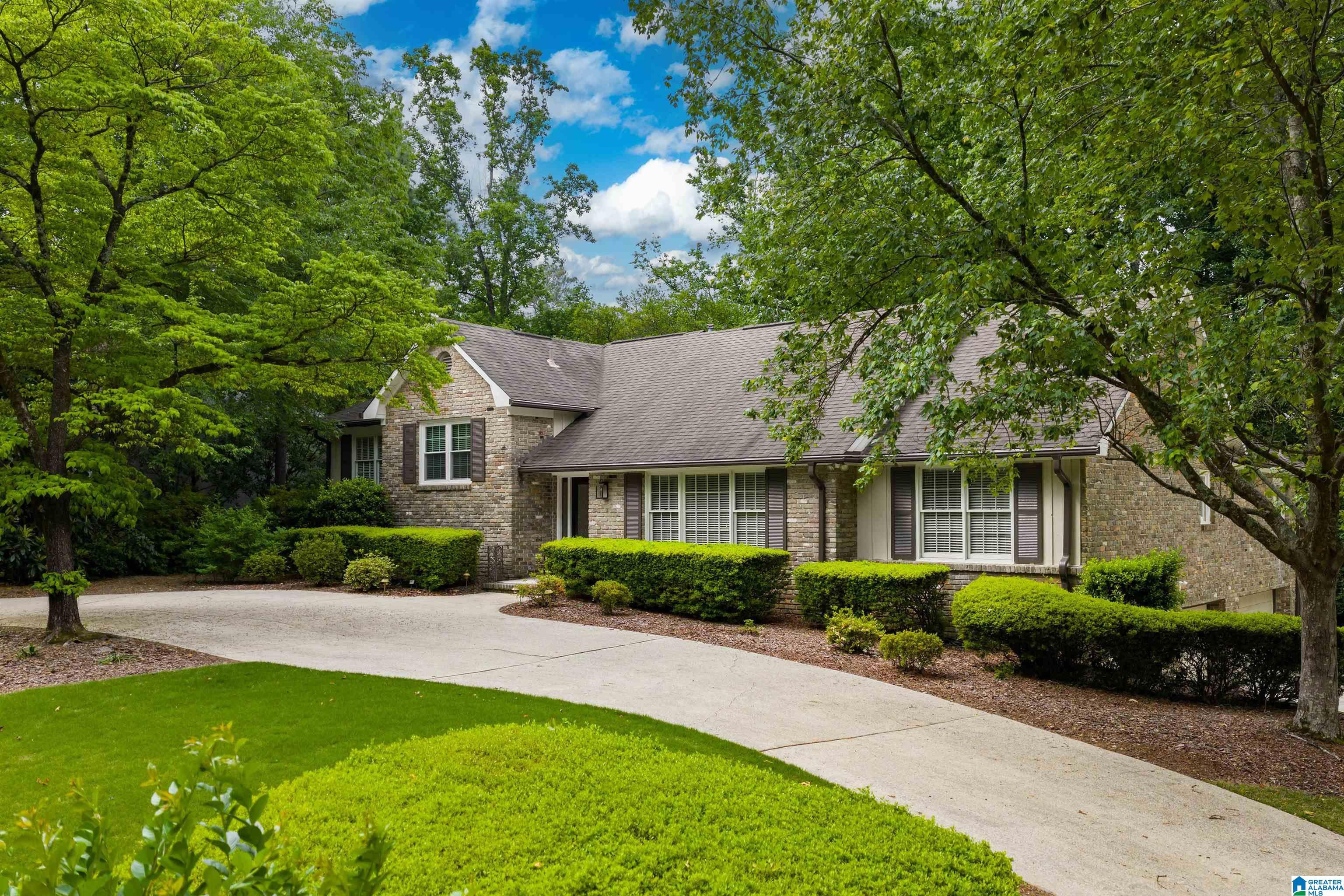 2237 ROYAL CREST DRIVE