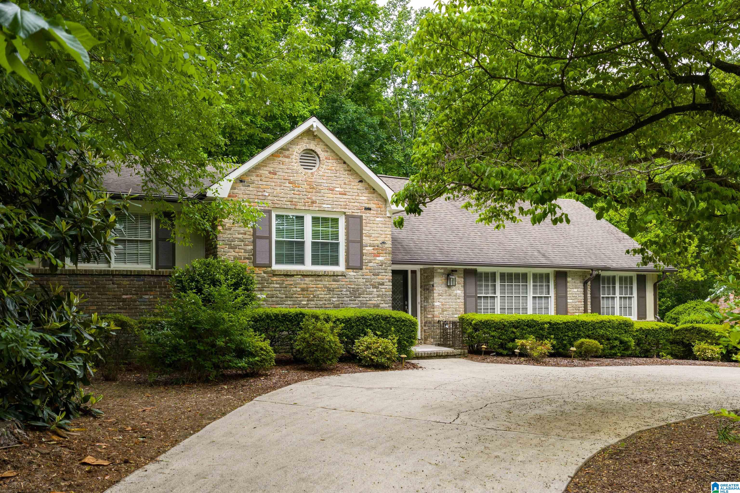 2237 ROYAL CREST DRIVE