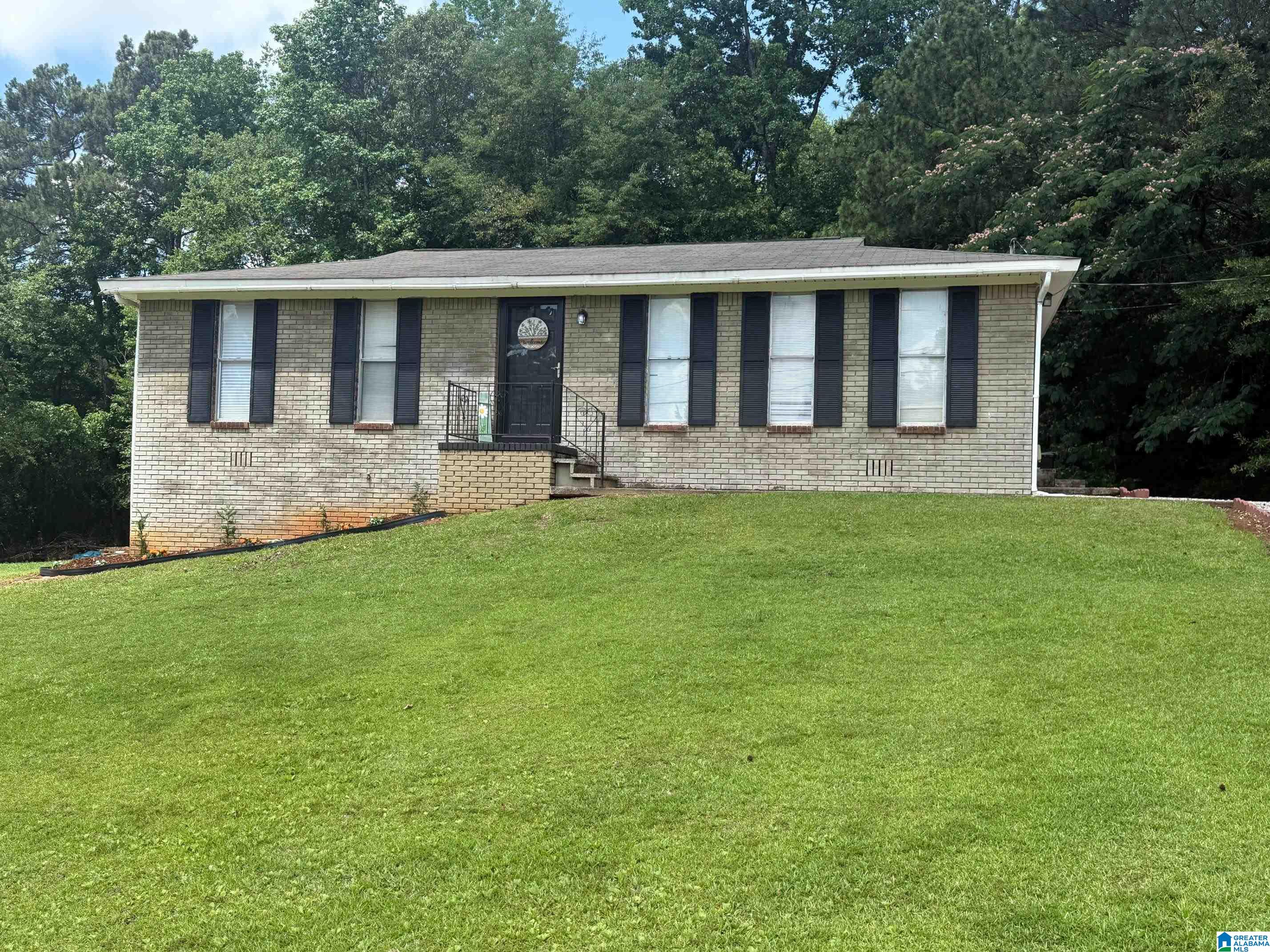 Photo 1 of 11 — 7875 ROBBINS CIRCLE, DORA, AL 35062