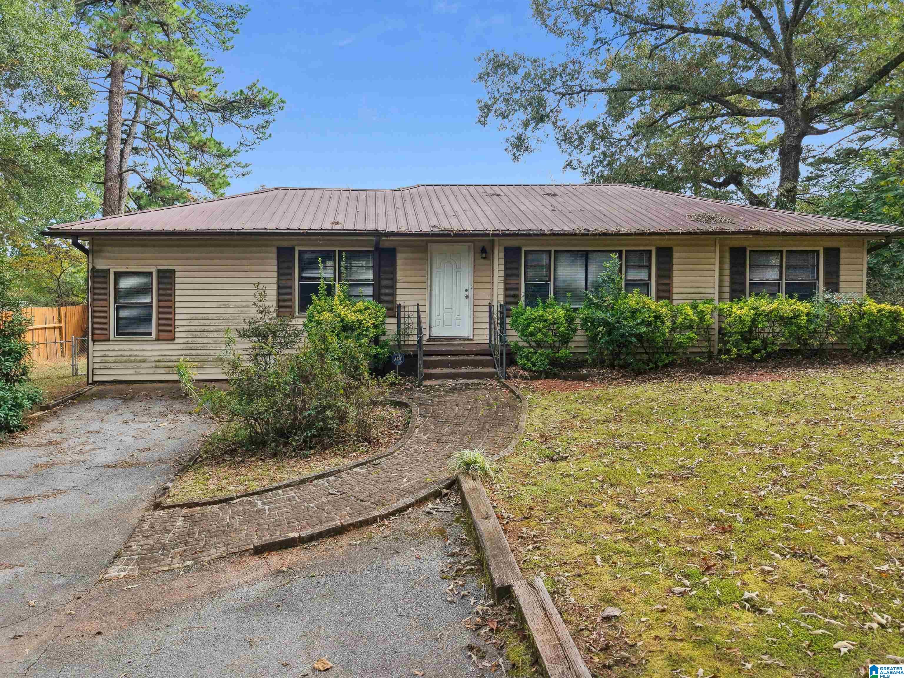 1733 FAIRCREST DRIVE