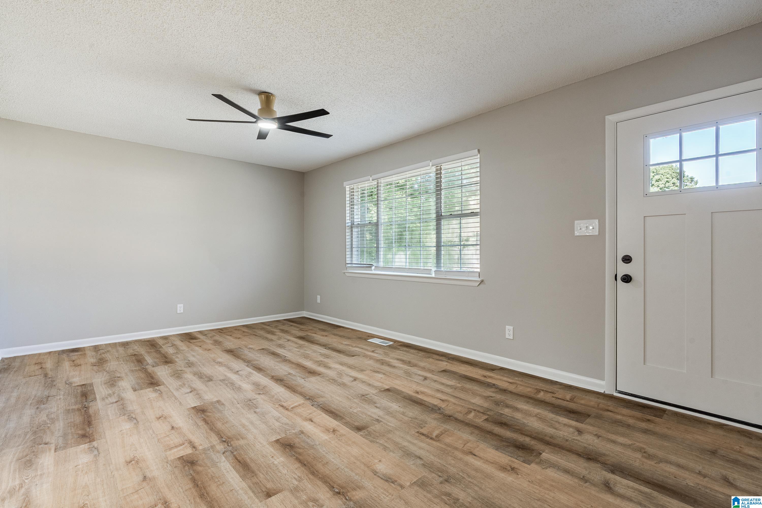 604 HILLCREST ROAD - Photo 4