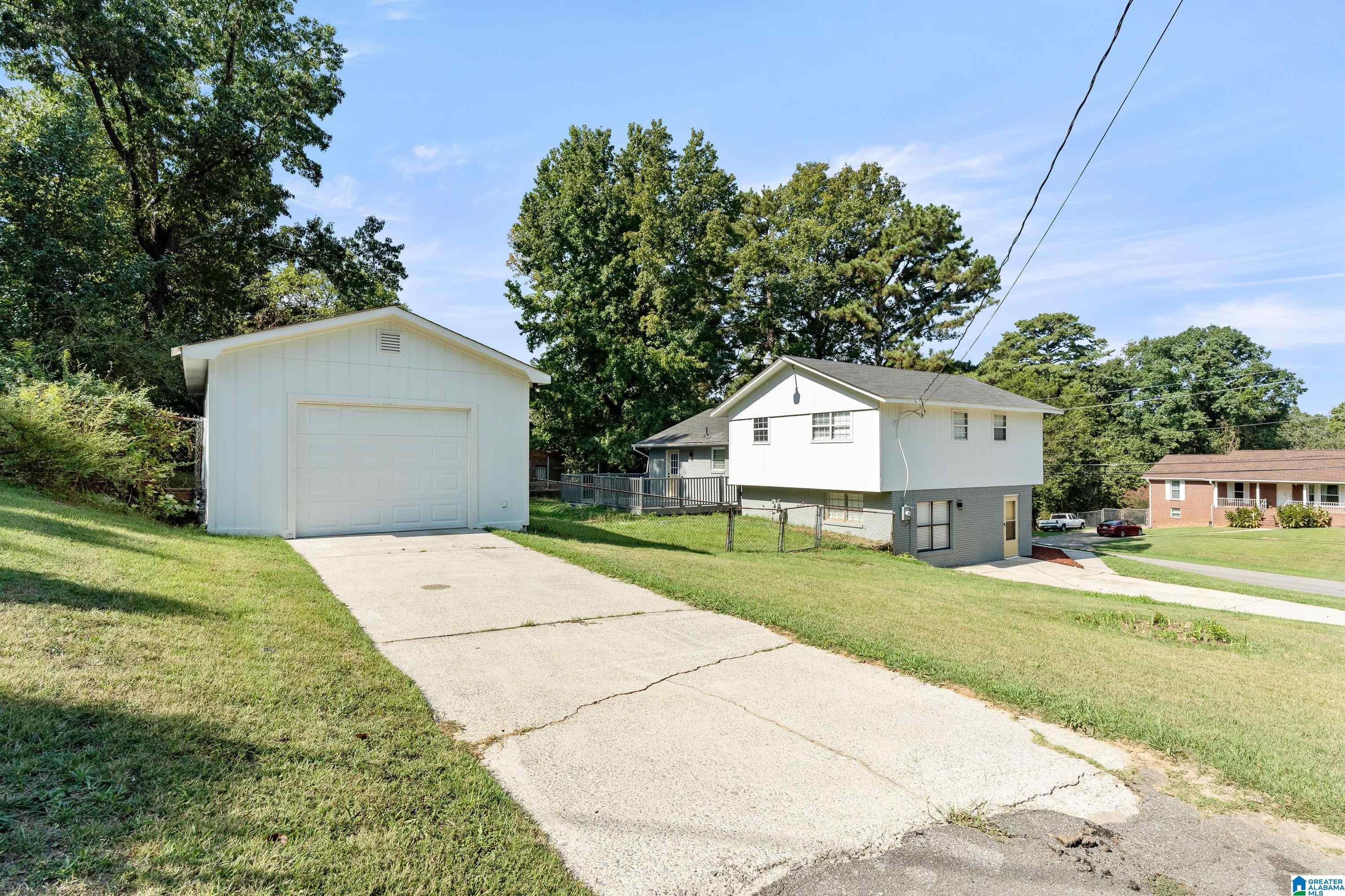 604 HILLCREST ROAD - Photo 2