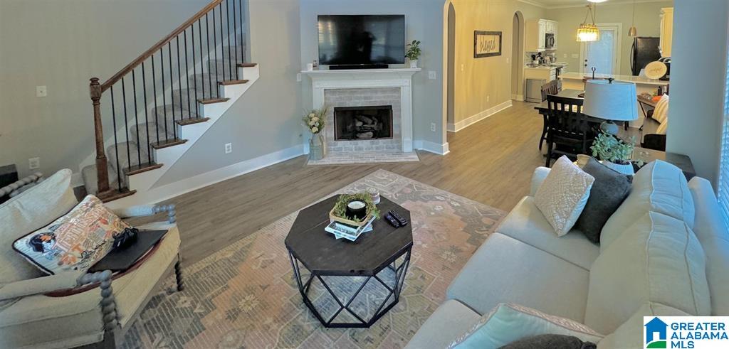 325 KINGSTON CIRCLE