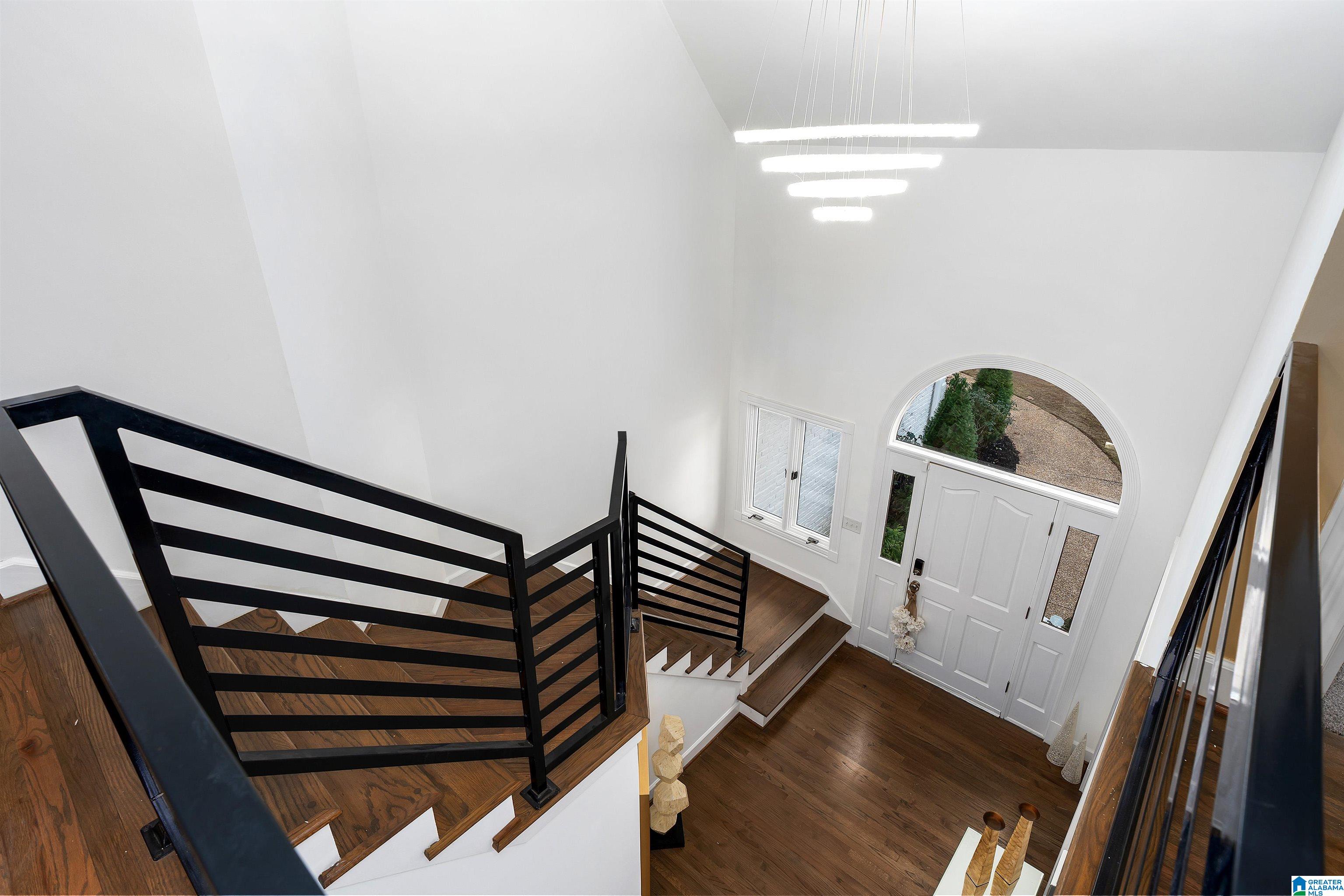 1183 COUNTRY CLUB CIRCLE