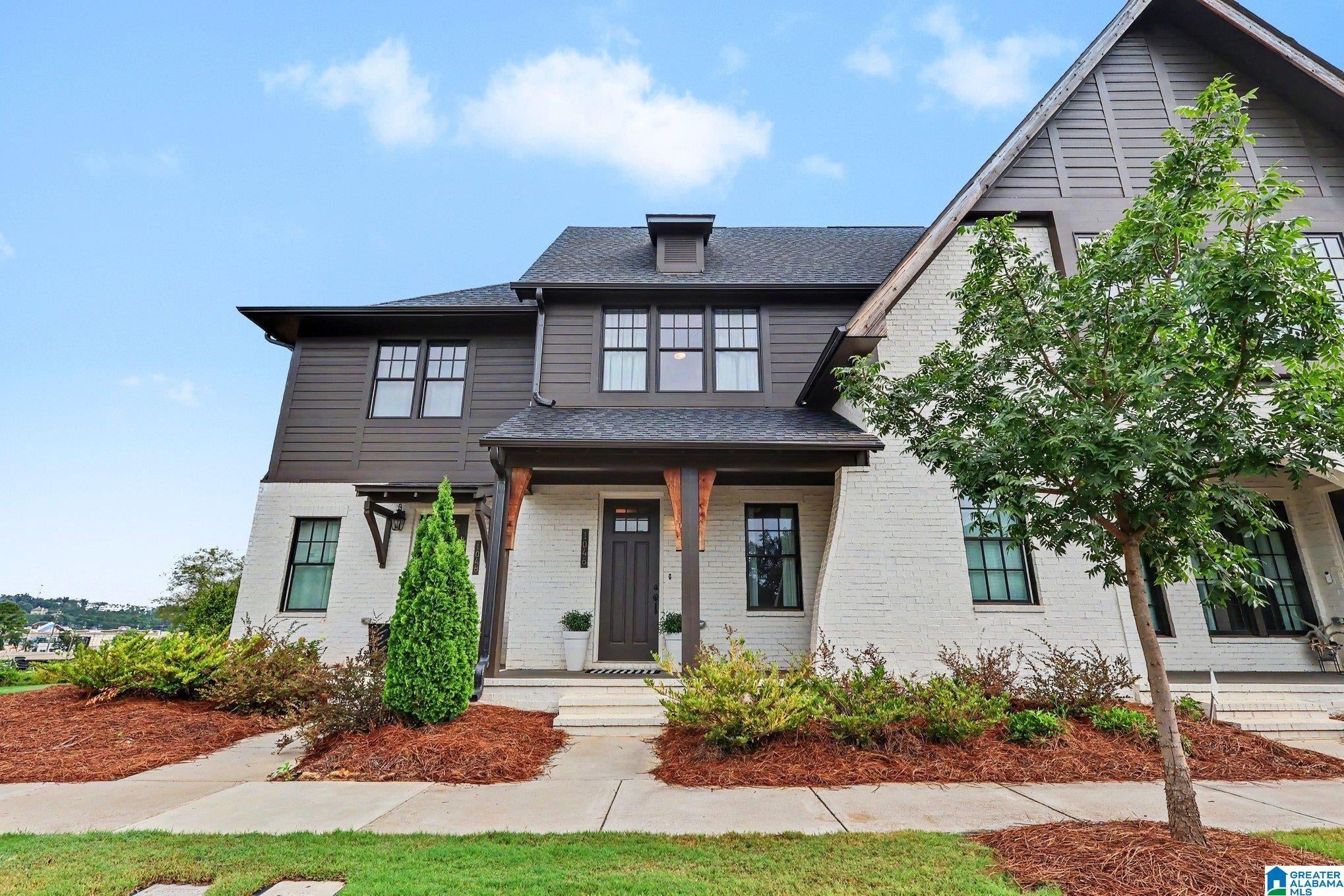 1046 WINDSOR DRIVE