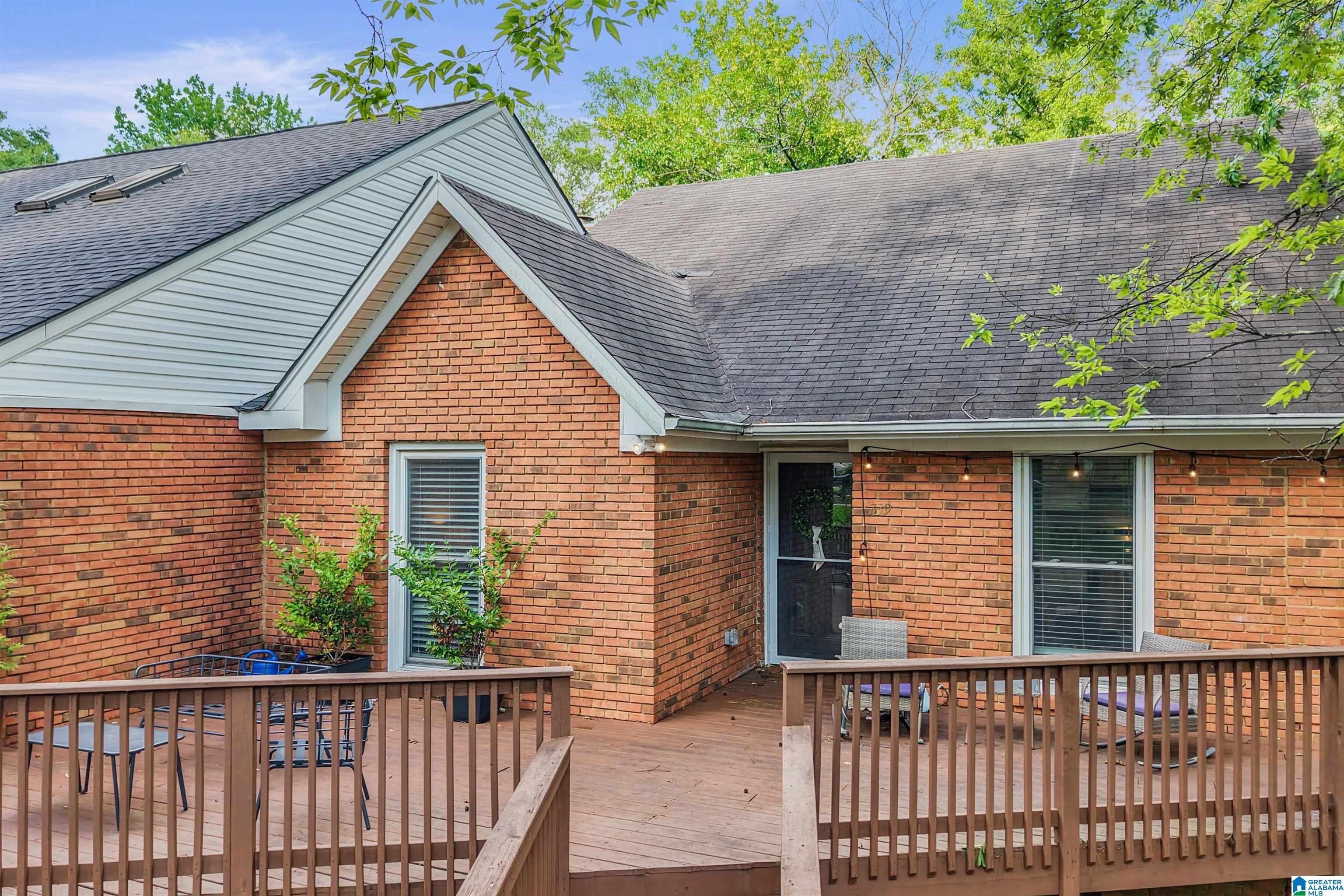 739 COLUMBIANA ROAD