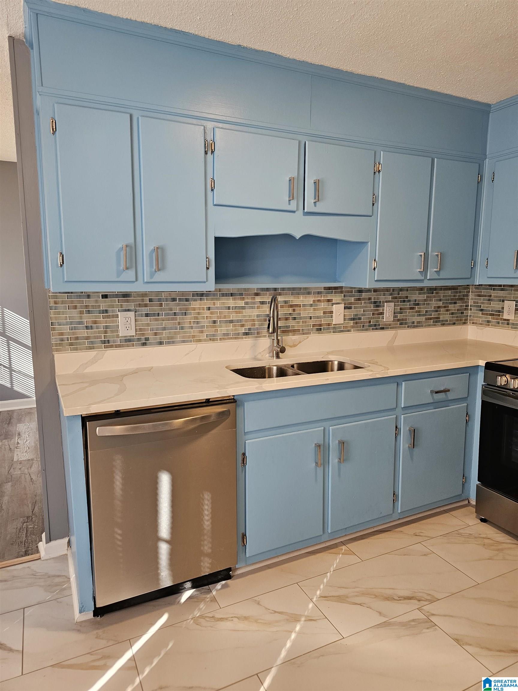 2212 GAYLEWOOD DRIVE