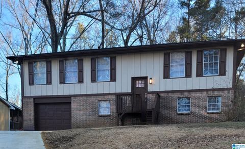 2212 GAYLEWOOD DRIVE BESSEMER AL 35022