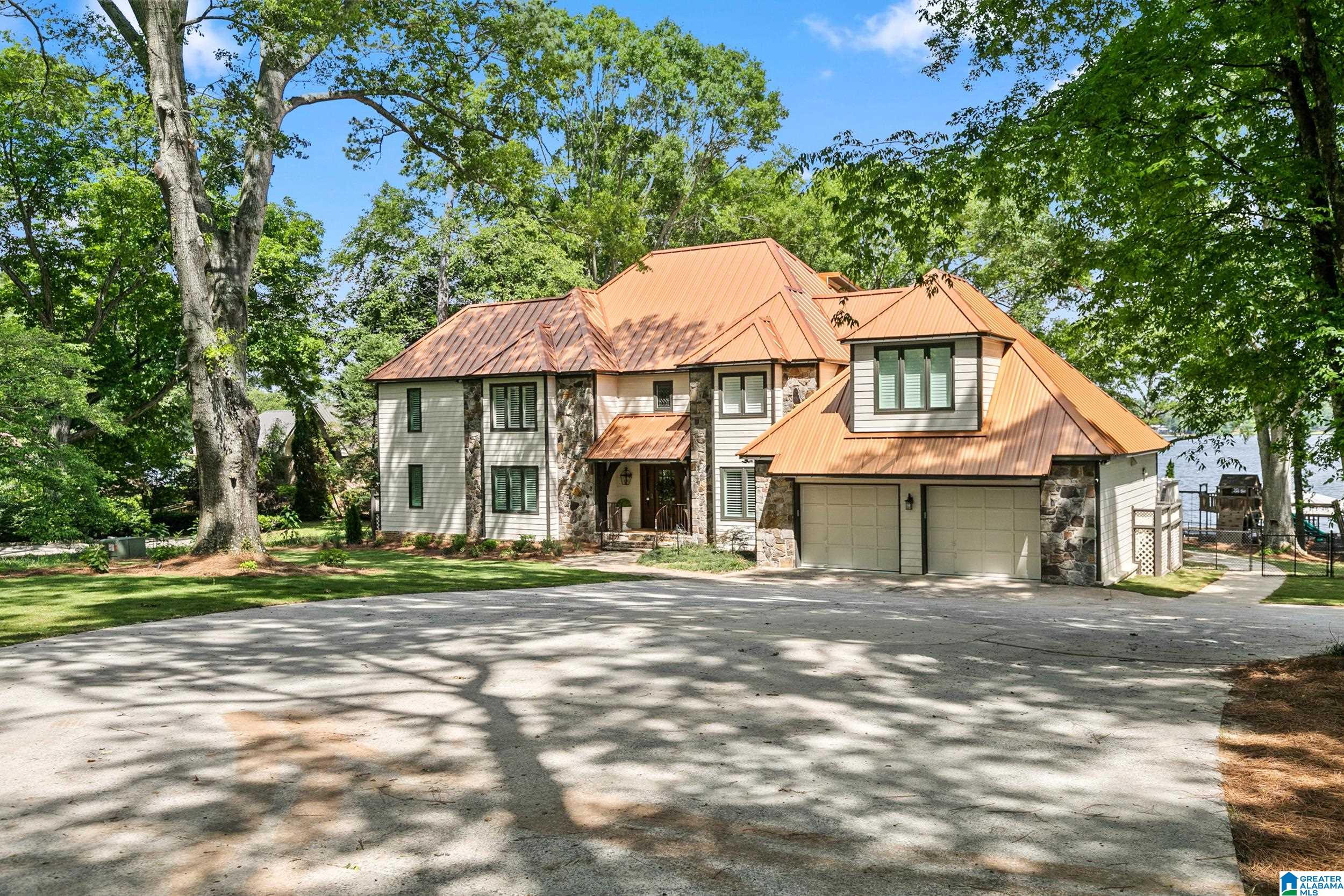 890 RIVER OAKS DRIVE