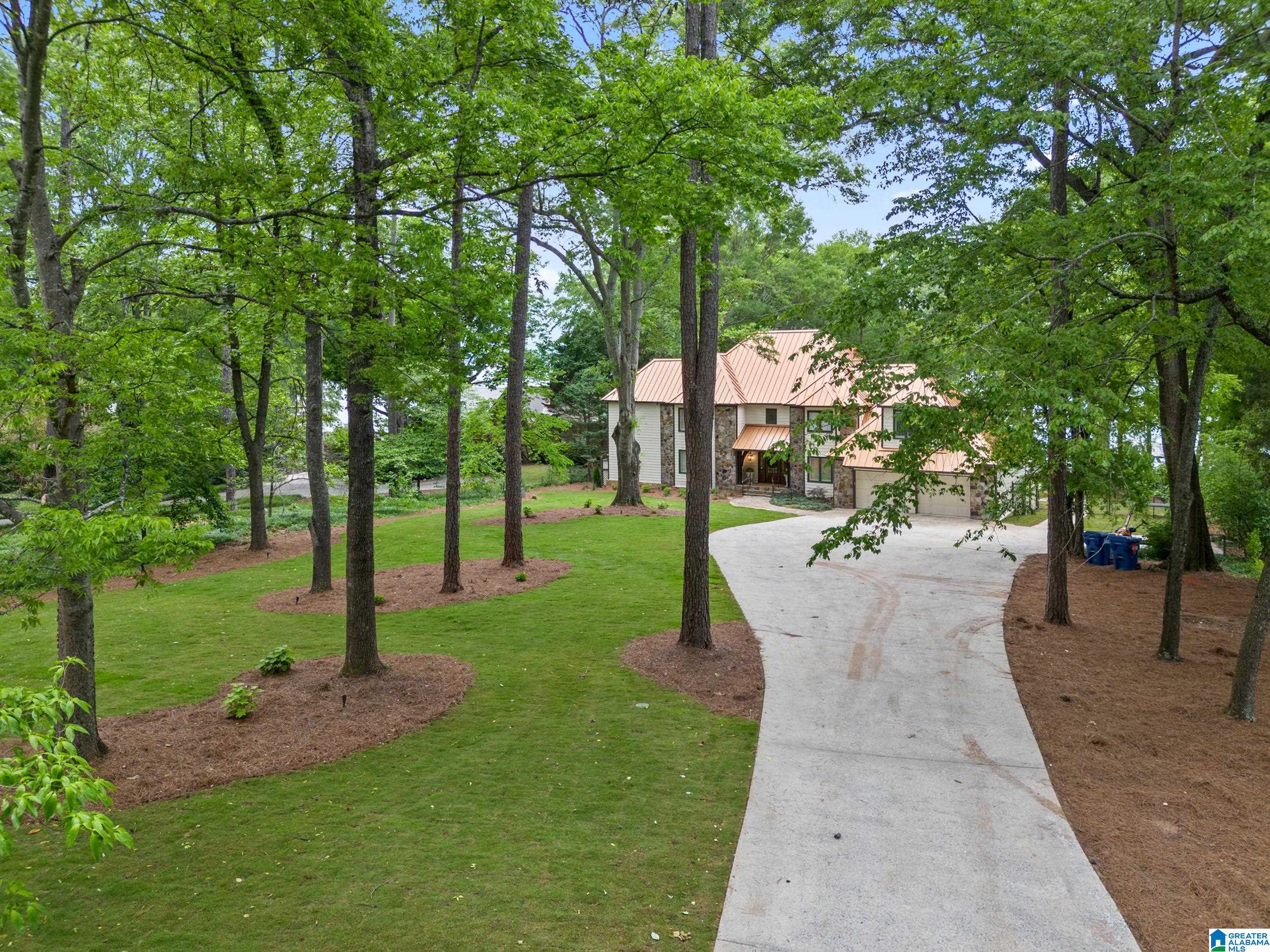 890 RIVER OAKS DRIVE