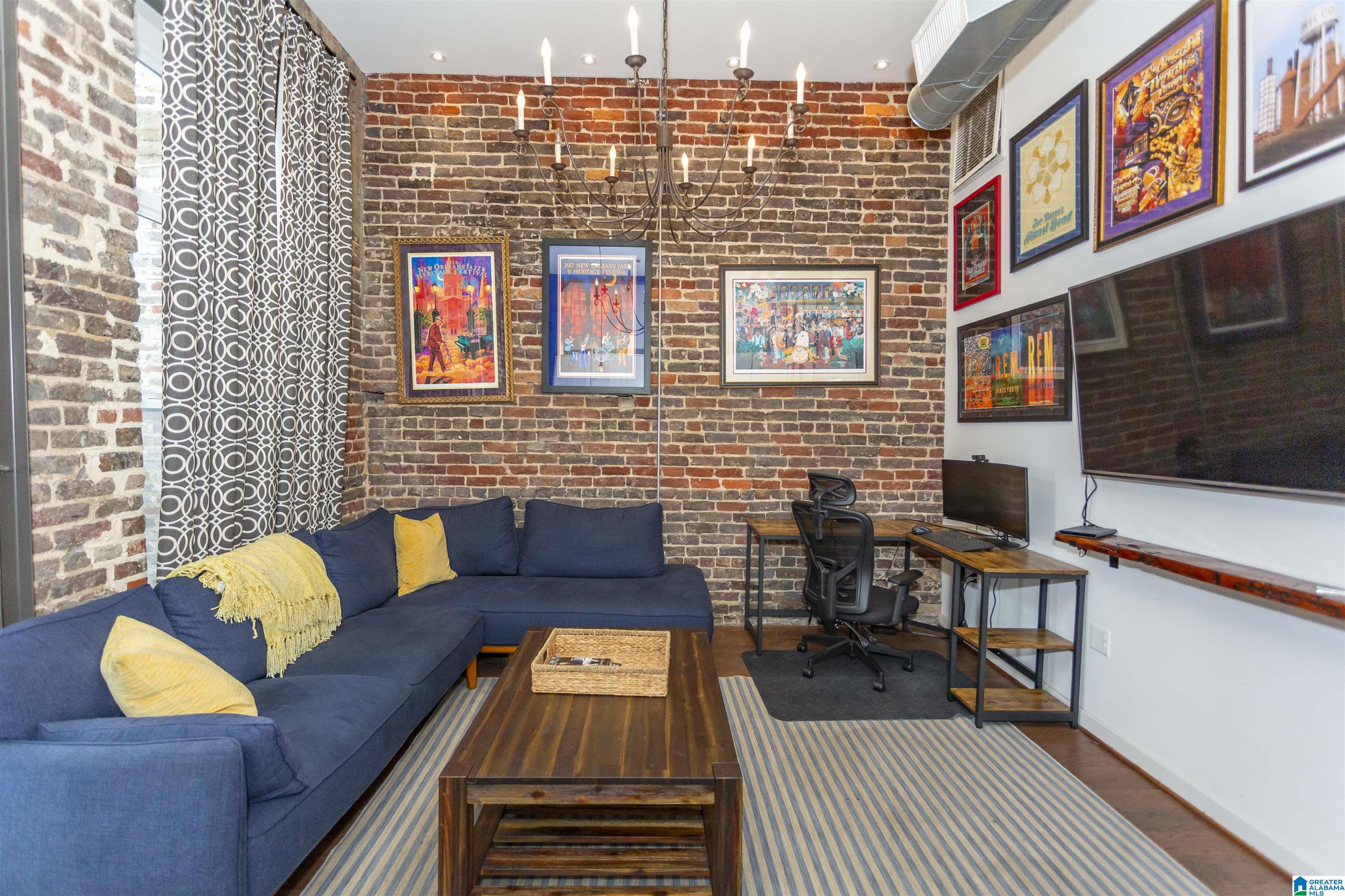 2015 1ST AVENUE N 2D