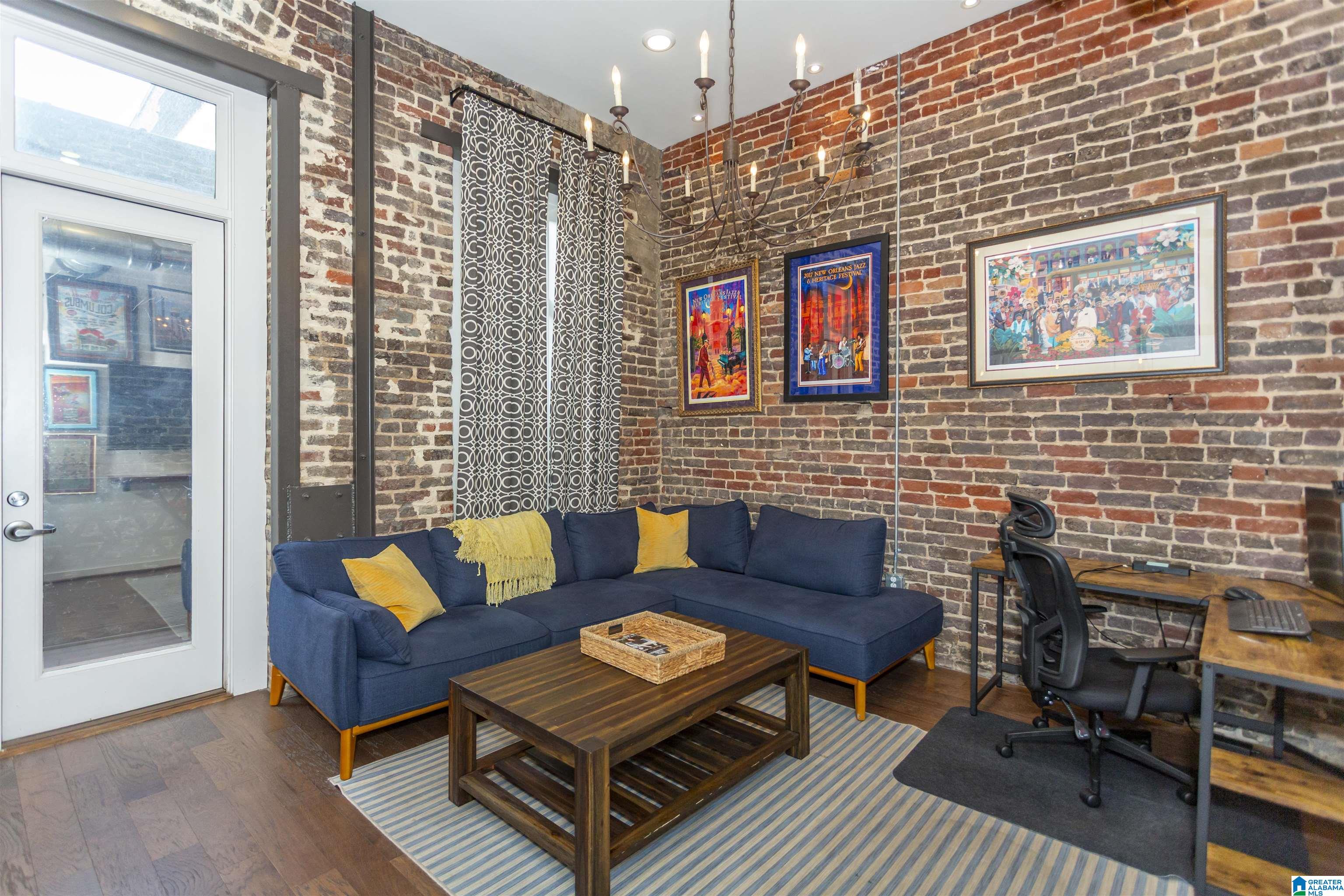 2015 1ST AVENUE N 2D