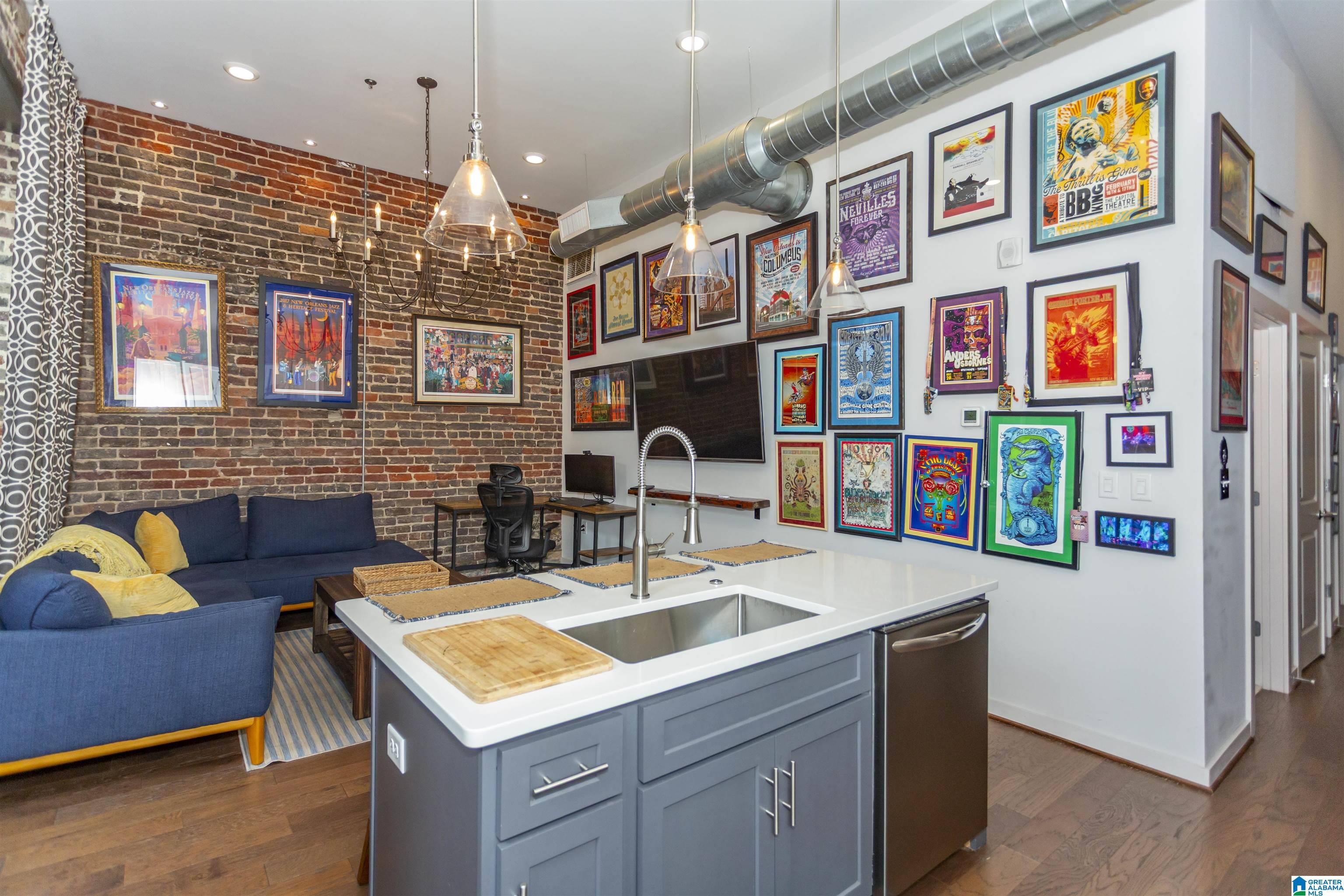 2015 1ST AVENUE N 2D