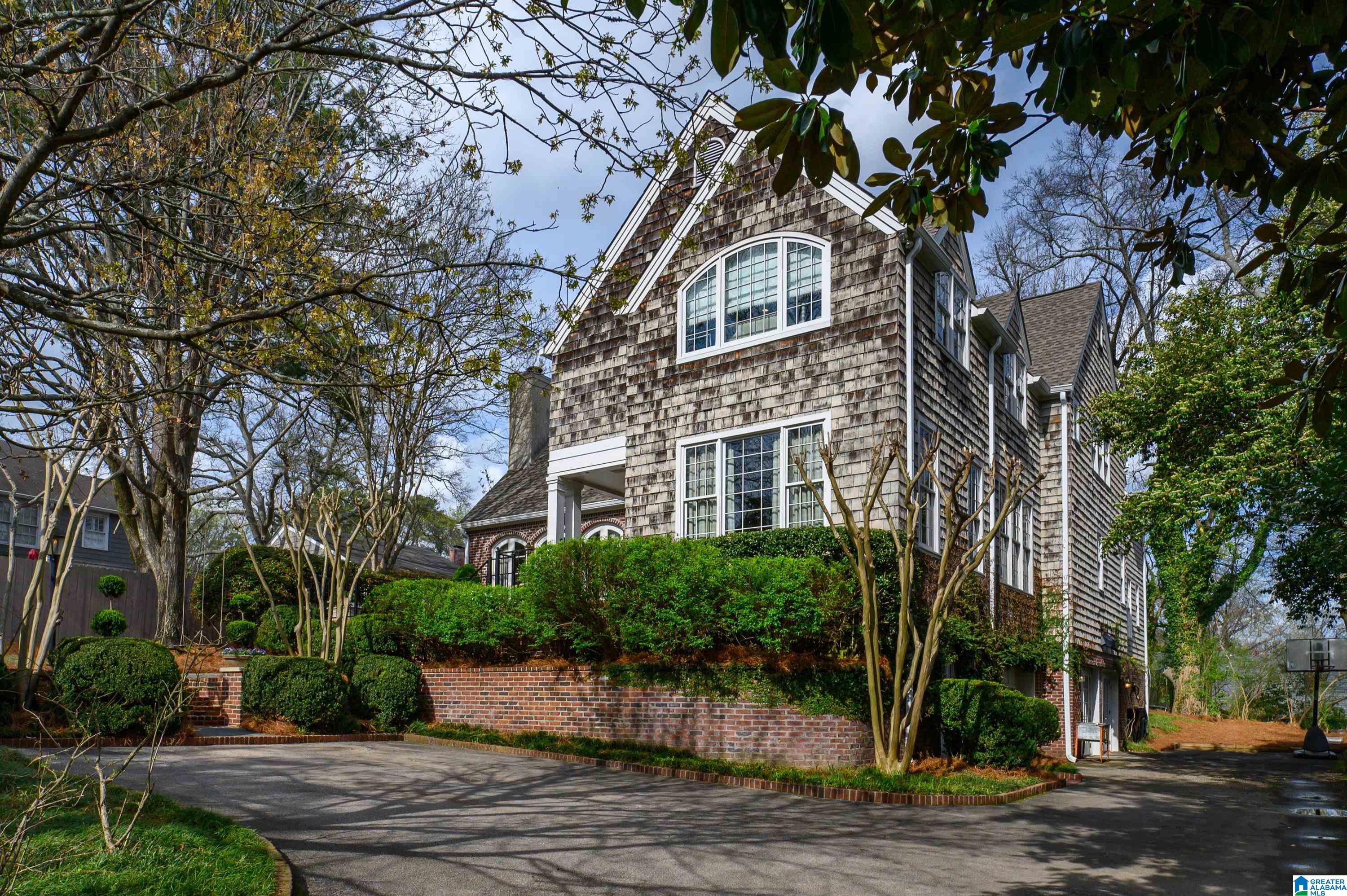 49 W MONTCREST DRIVE