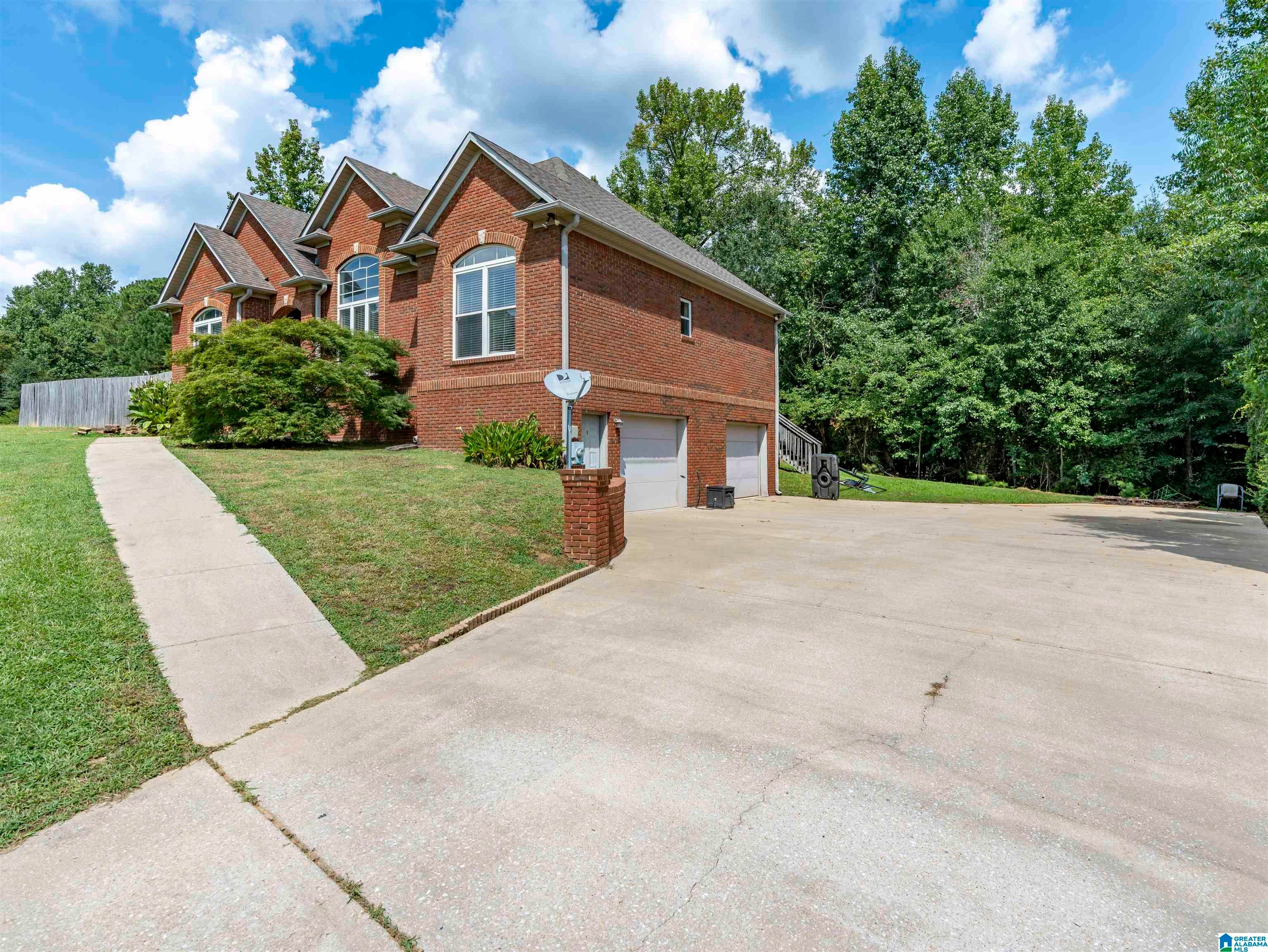 810 RIDGEFIELD WAY