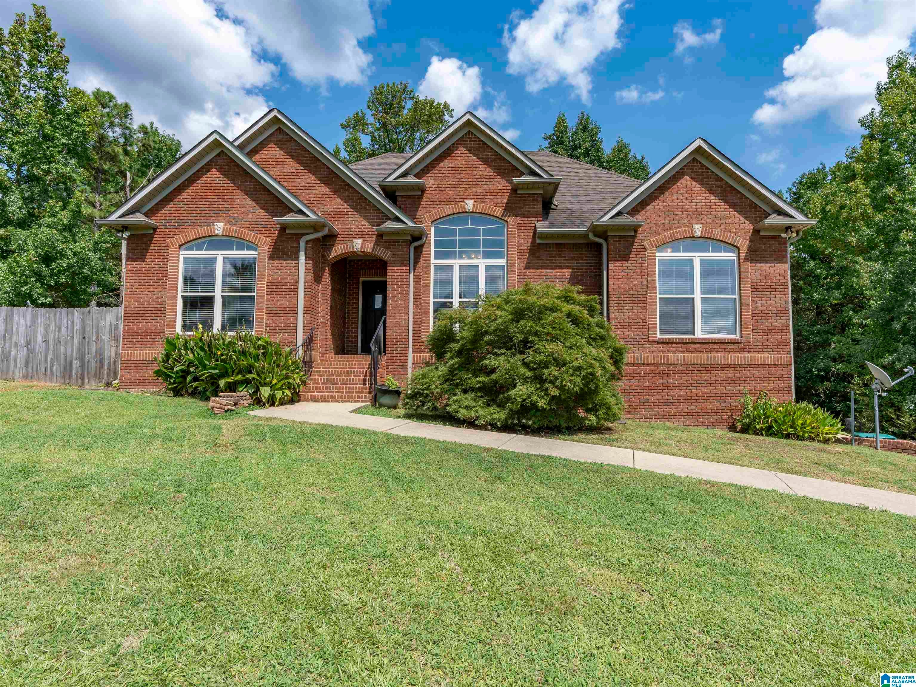 810 RIDGEFIELD WAY