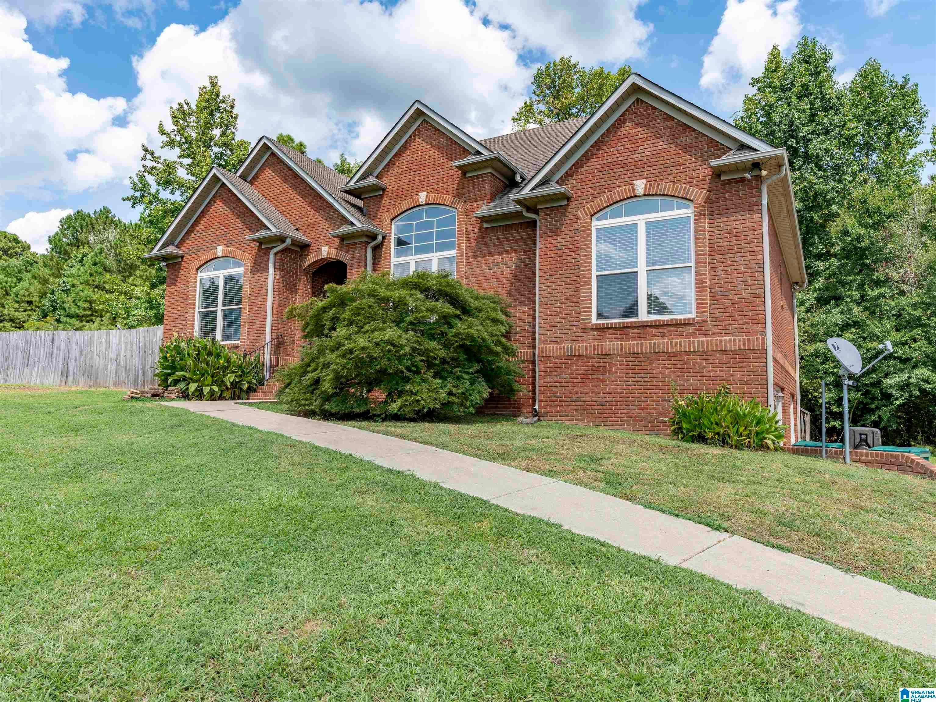 810 RIDGEFIELD WAY