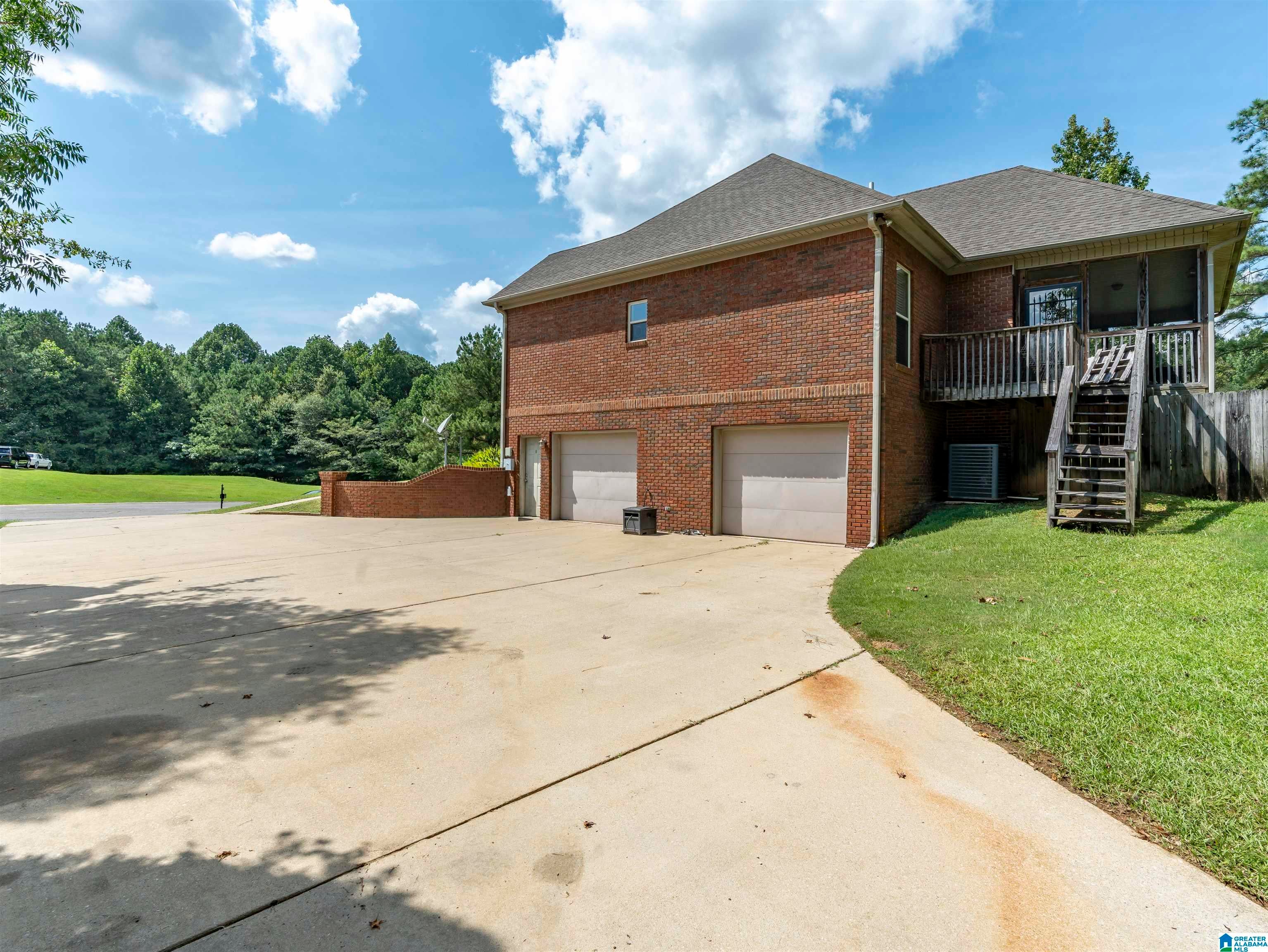 810 RIDGEFIELD WAY