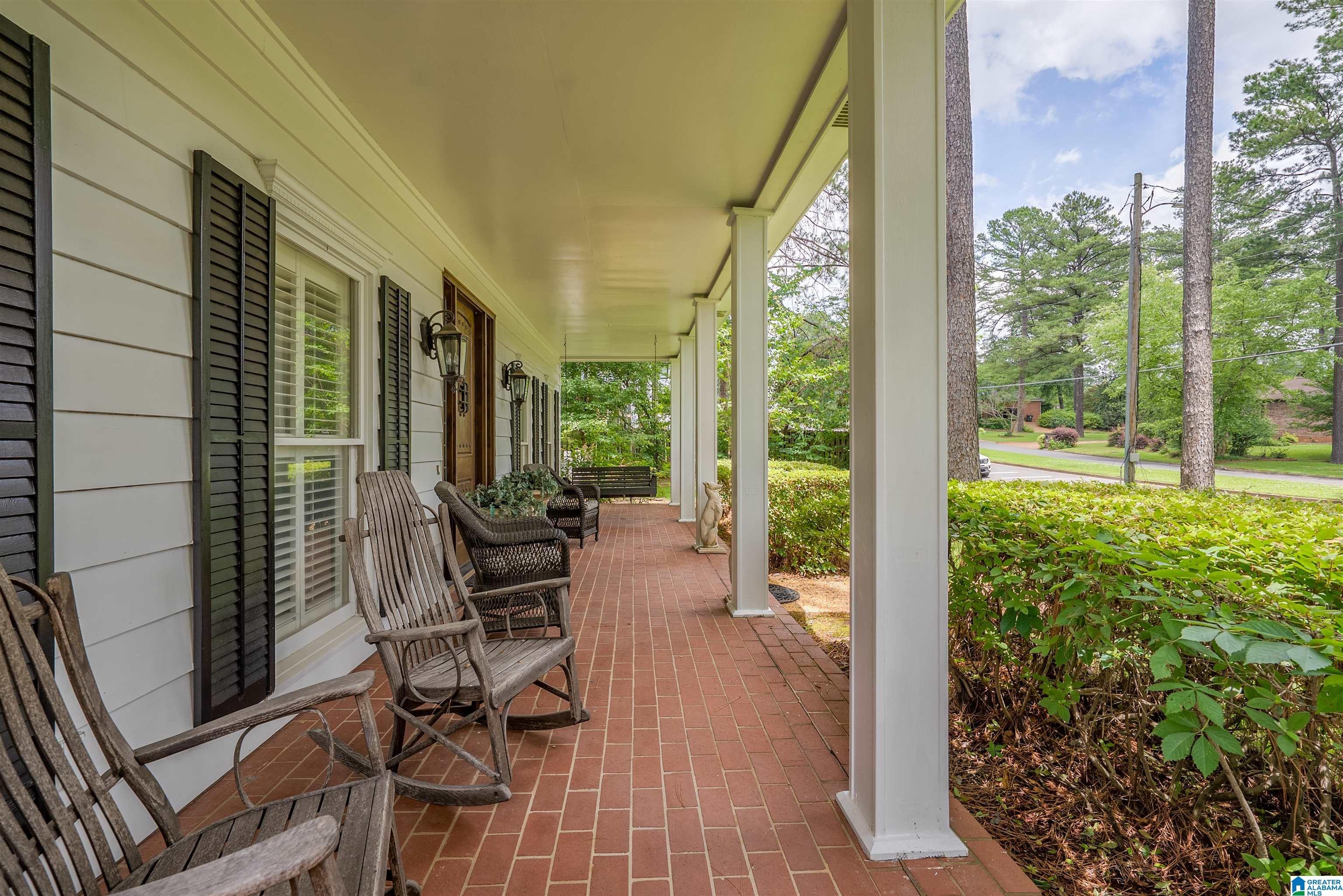 2400 YORKTOWN DRIVE