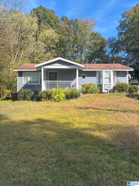 Photo of 1705 4th Place NW, CENTER POINT, AL 35215 (MLS # 21448329)