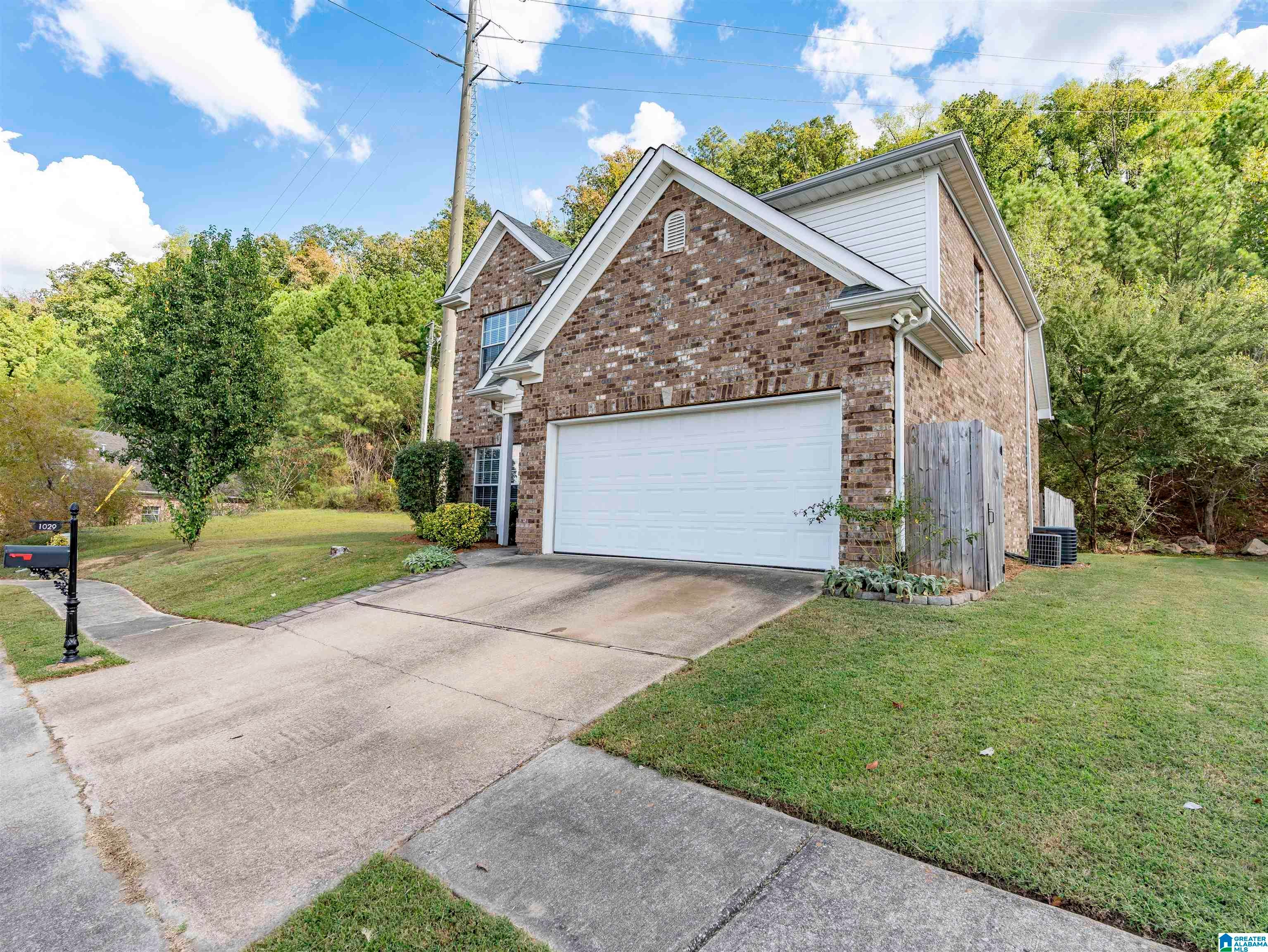 1029 CASTLEMAINE DRIVE