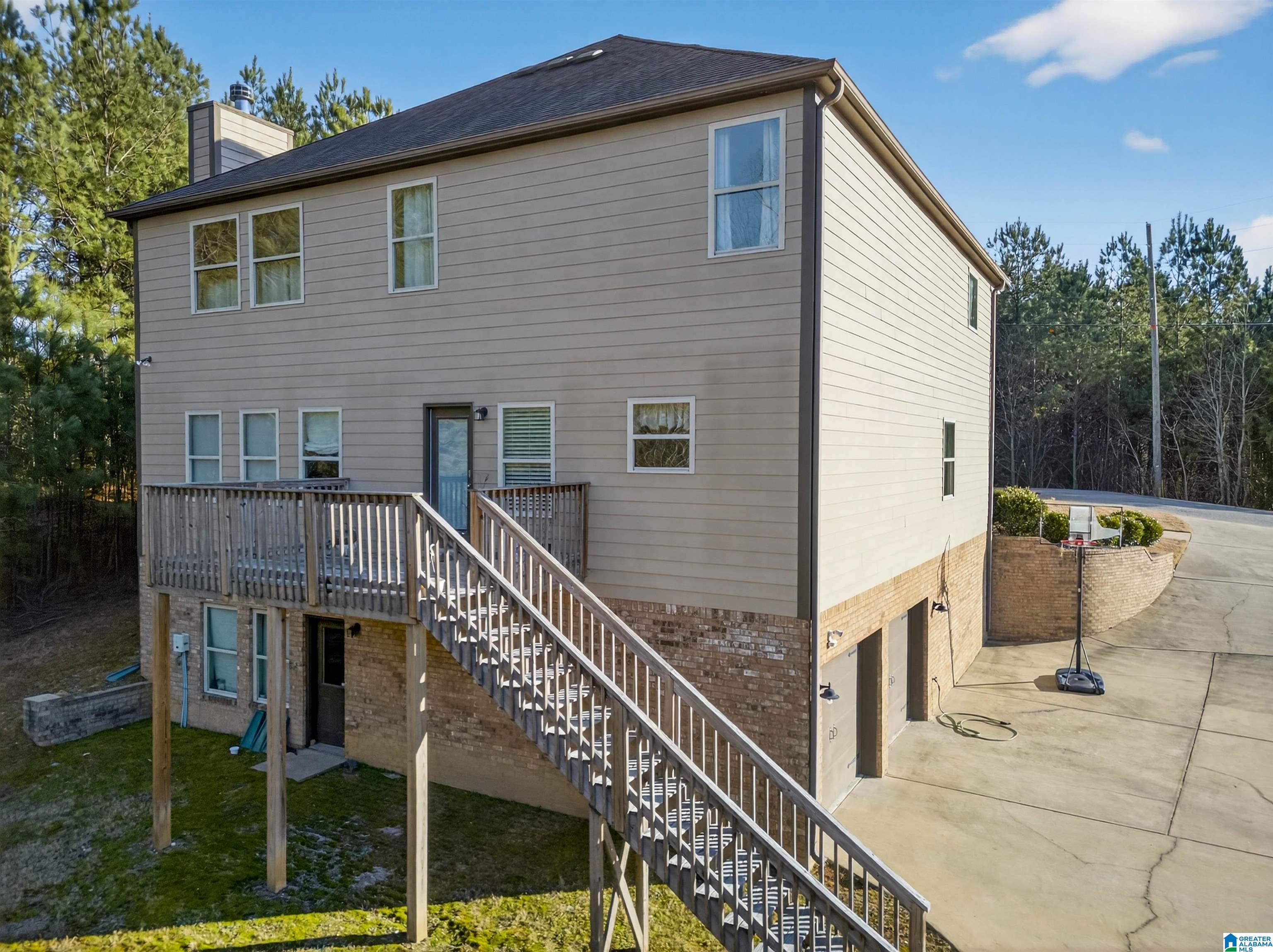 820 BROOKHAVEN DRIVE