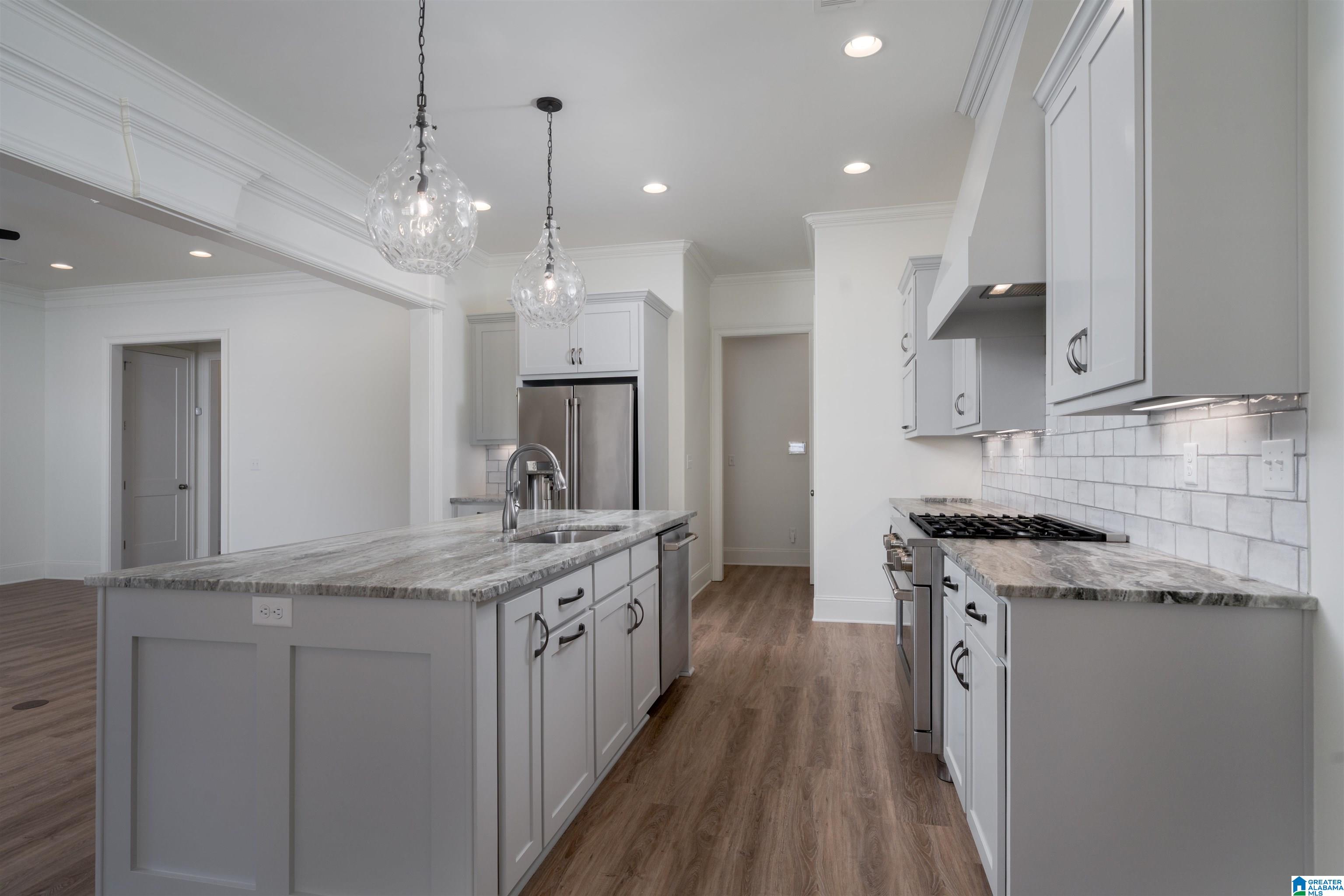 623 LANSDOWNE AVENUE