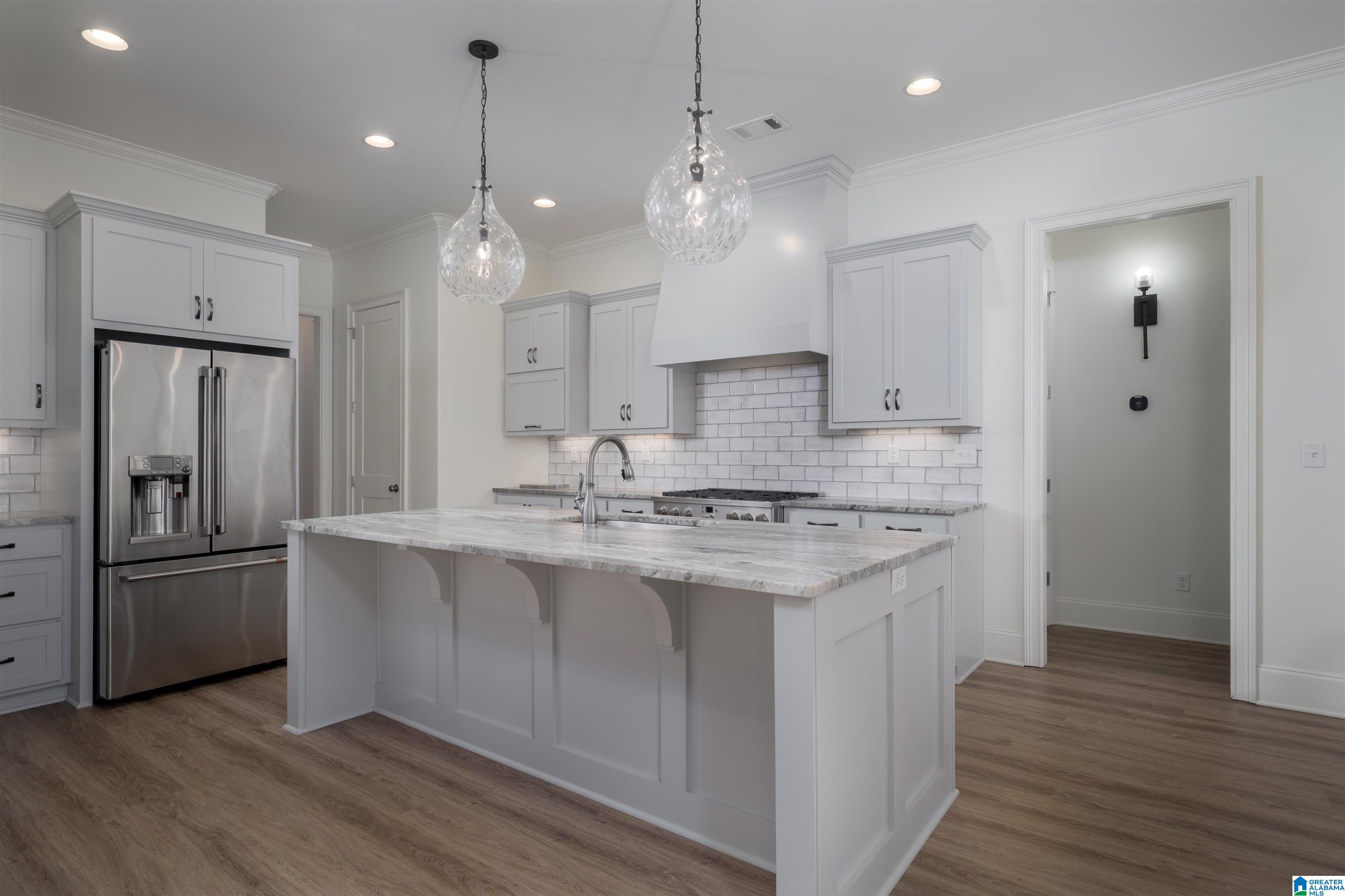 623 LANSDOWNE AVENUE