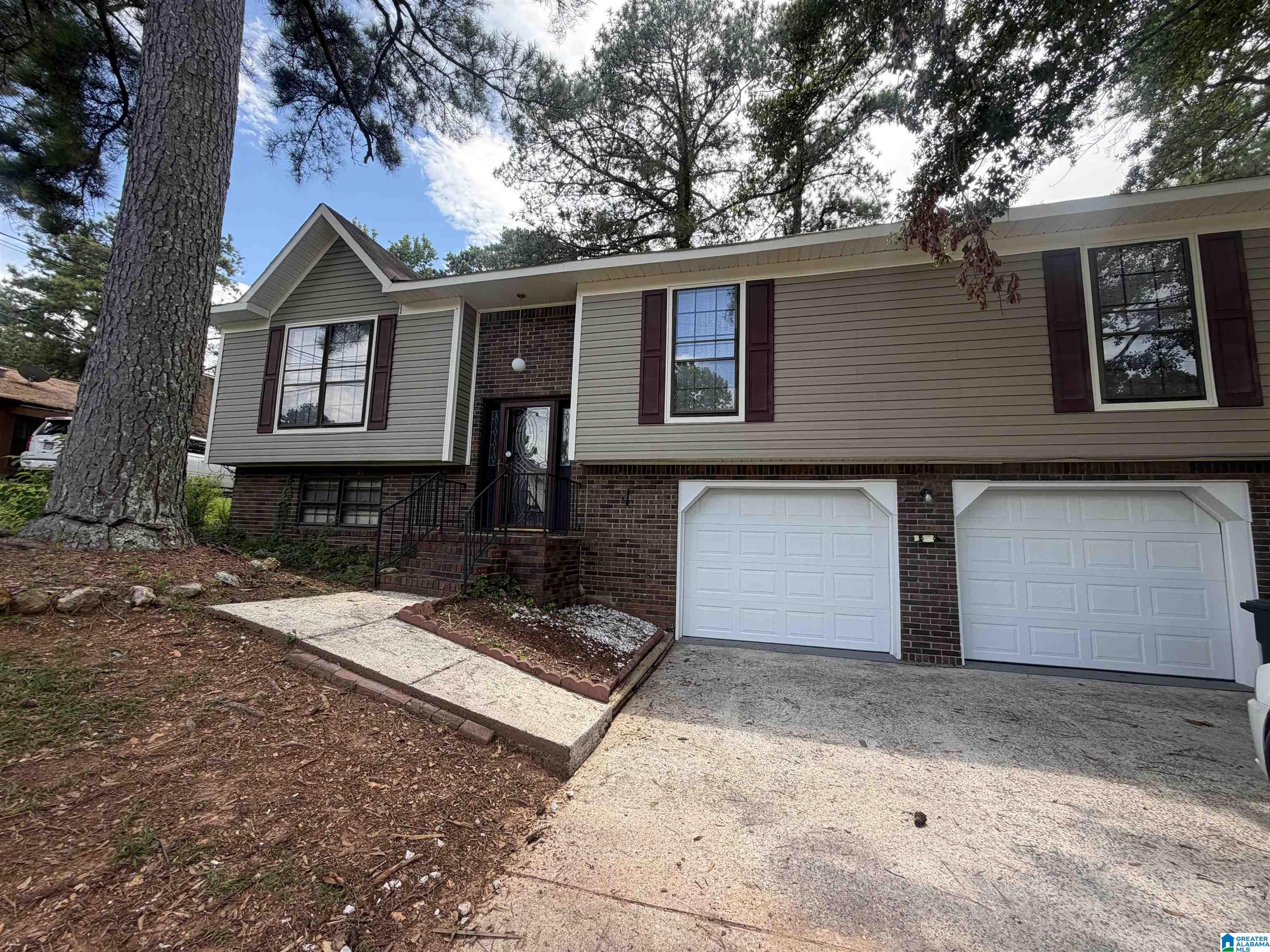 816 PINE FOREST CIRCLE