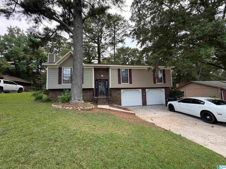 Photo 1 of 38 — 816 PINE FOREST CIRCLE, BIRMINGHAM, AL 35235