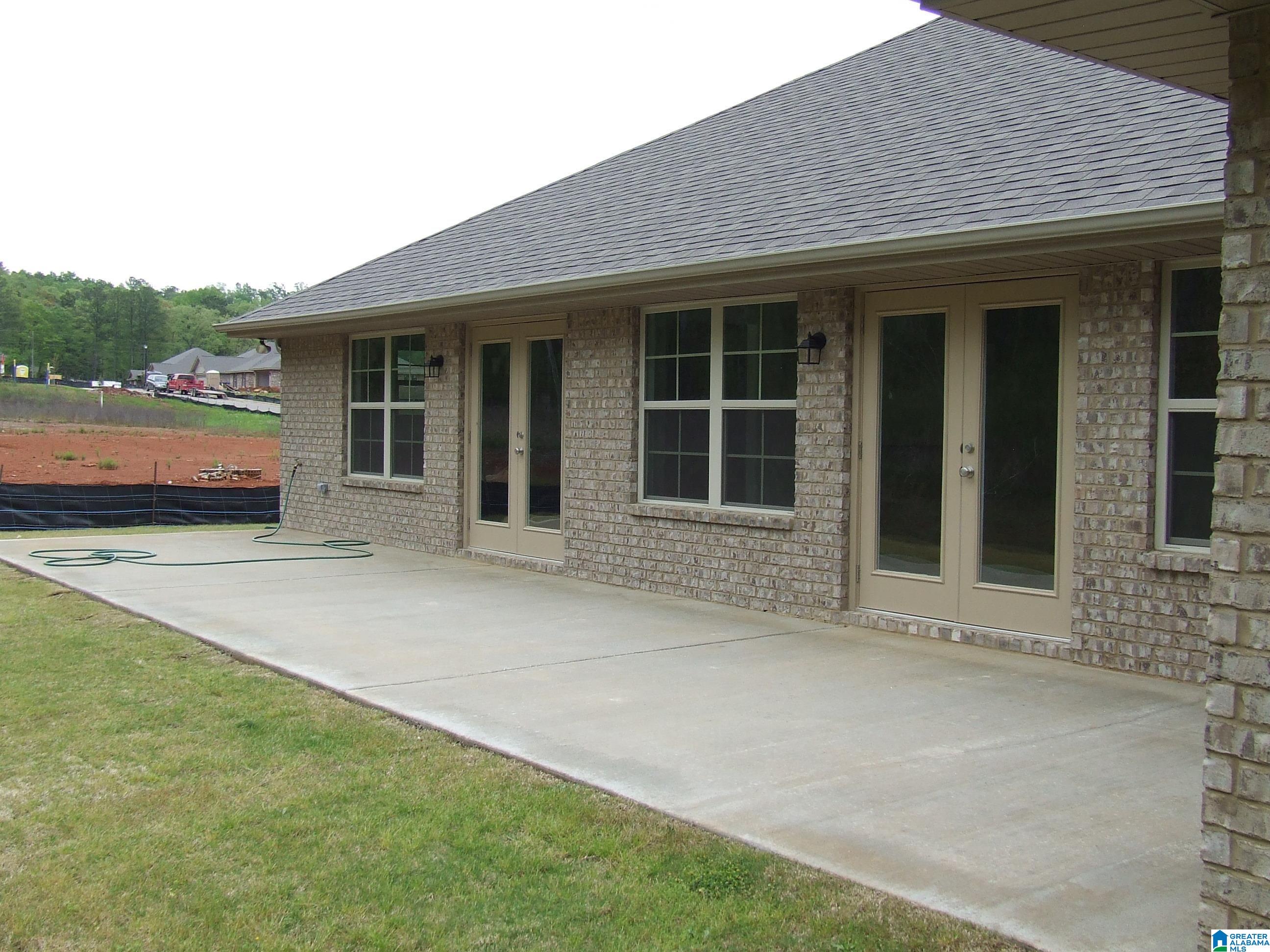712 WHITE OAK WAY