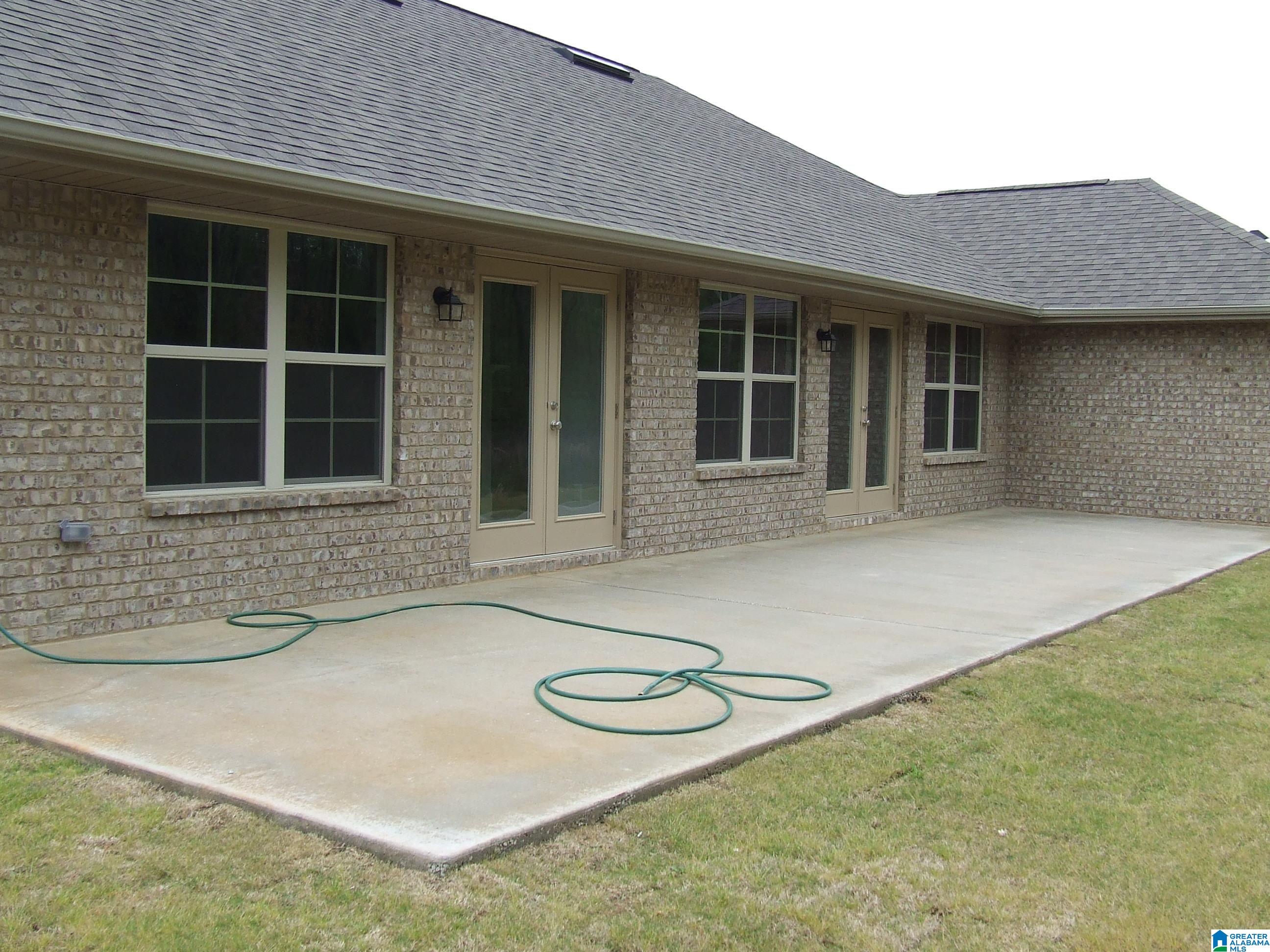 712 WHITE OAK WAY