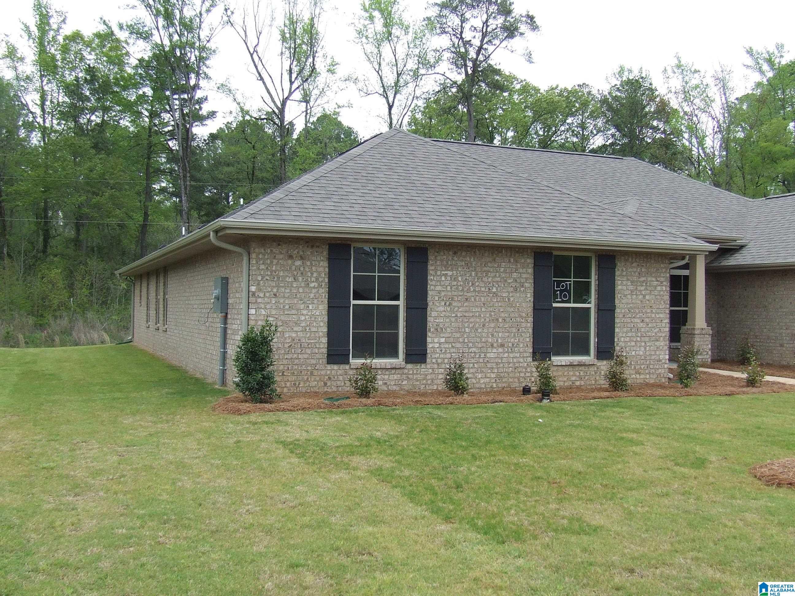 712 WHITE OAK WAY